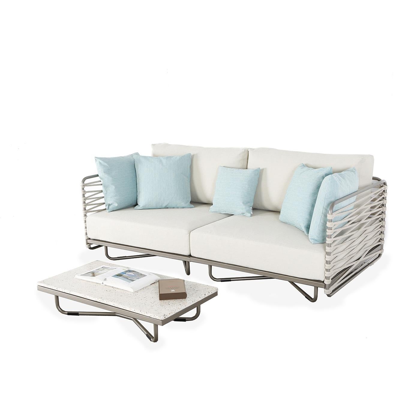 The Forte dei Marmi Sofa channels a coastal vibe with distinct modern undertones, sporting a sturdy steel structure with a sleek lacquered finish. Rope sides exude a rustic feel, whilst adding depth and texture. Its padded seat and backrest cushions