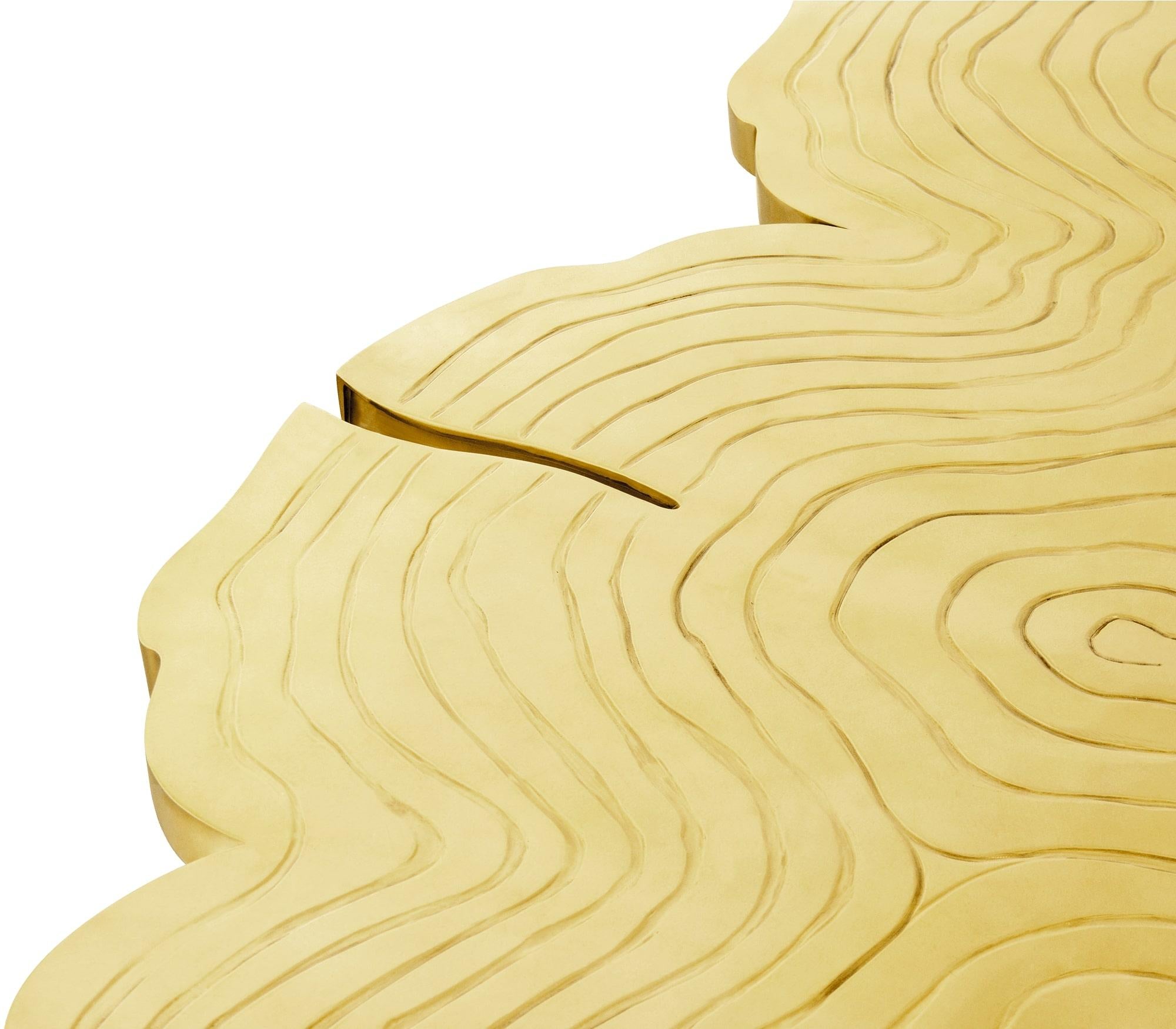 Fortuna is a contemporary dining table with one-of-a-kind design aesthetic and refined statement to the most influential minds. Representing the essence of empowerment, sophistication, and mystics, the Fortuna features an exclusive polihed brass