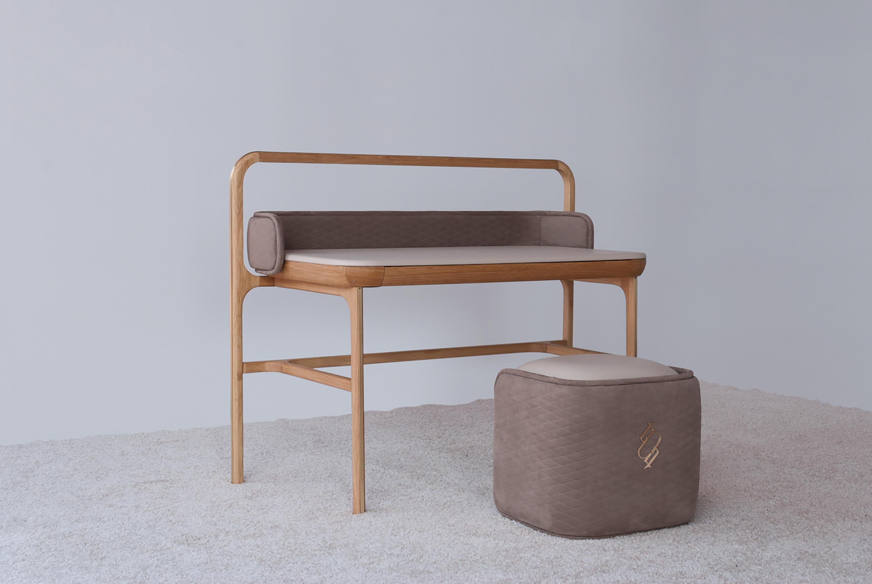 Fortune ii, Contemporary Oak Vanity Upholstered in Premium Calf For