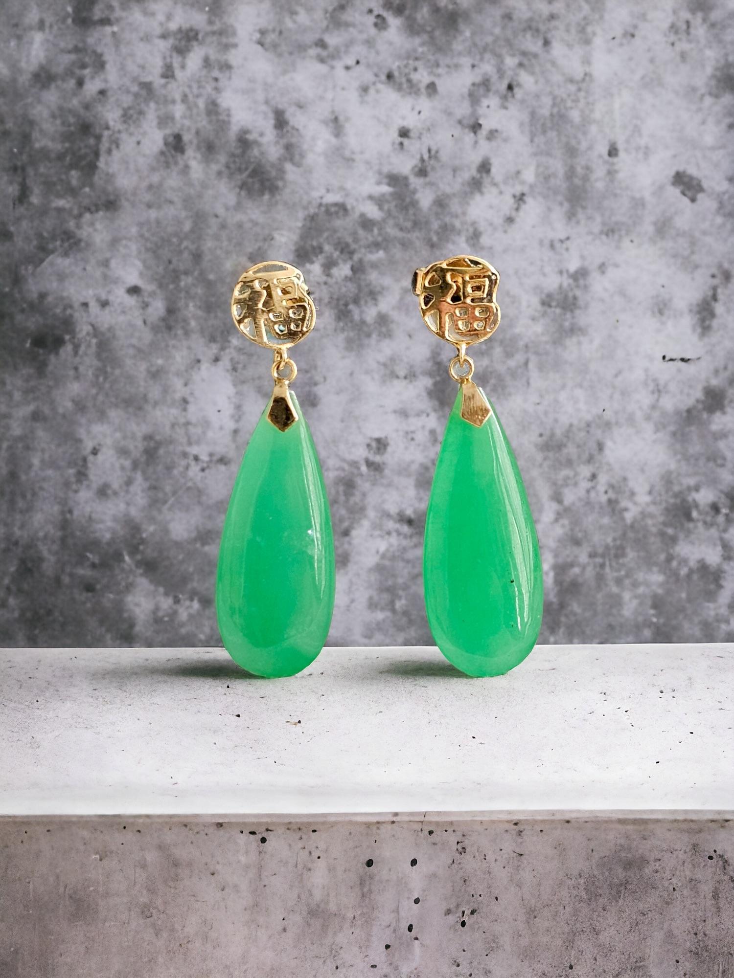 Fortune Drop and Dangle Green Jade Disc Donut Earrings With 14K Solid Yellow Gold symbol

The ‘Fu Fuku Fortune Jade Pendulum Earrings’ are designed to drop elegantly from the Fu Fuku motif. The Han character 'Fu' (Mandarin) and 'Fuku' (Japanese)