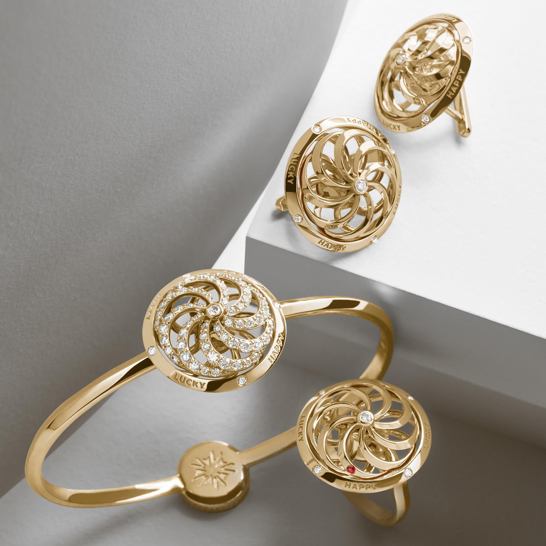 Fortune Kinetic Bracelet in Yellow Gold In New Condition For Sale In London, GB