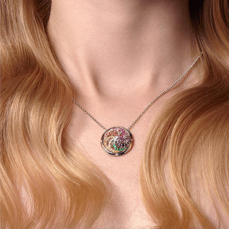 Contemporaneo Ciondolo Arcobaleno Cinetico della Fortuna in oro bianco con diamanti bianchi e pietre preziose. in vendita