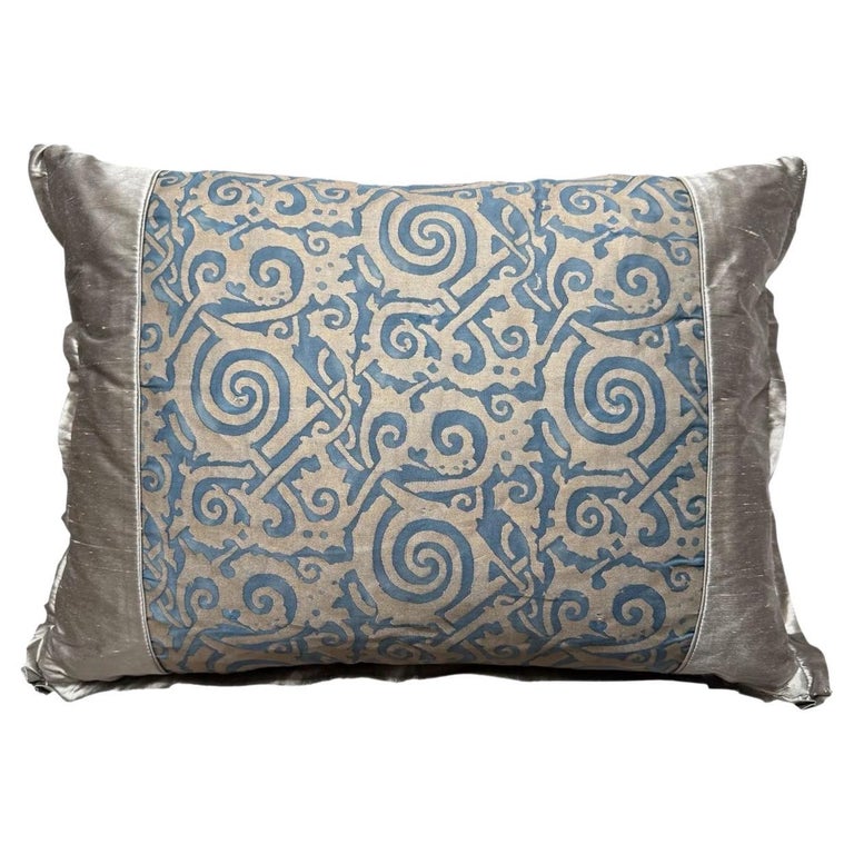Fortuny Blau and Silber Italienische Daunen gefüllte Designer Kissen