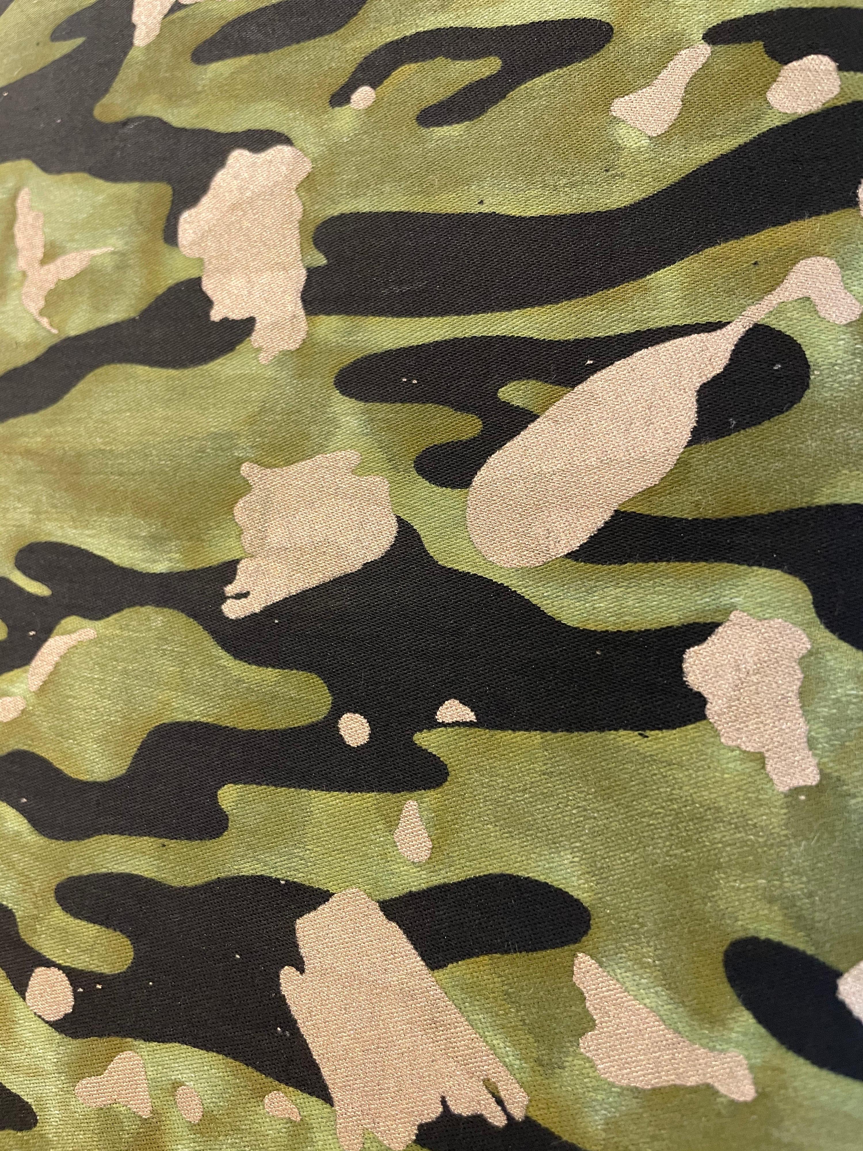 italien Tissu de style camouflage Fortuny sur un grand miroir rectangulaire en vente