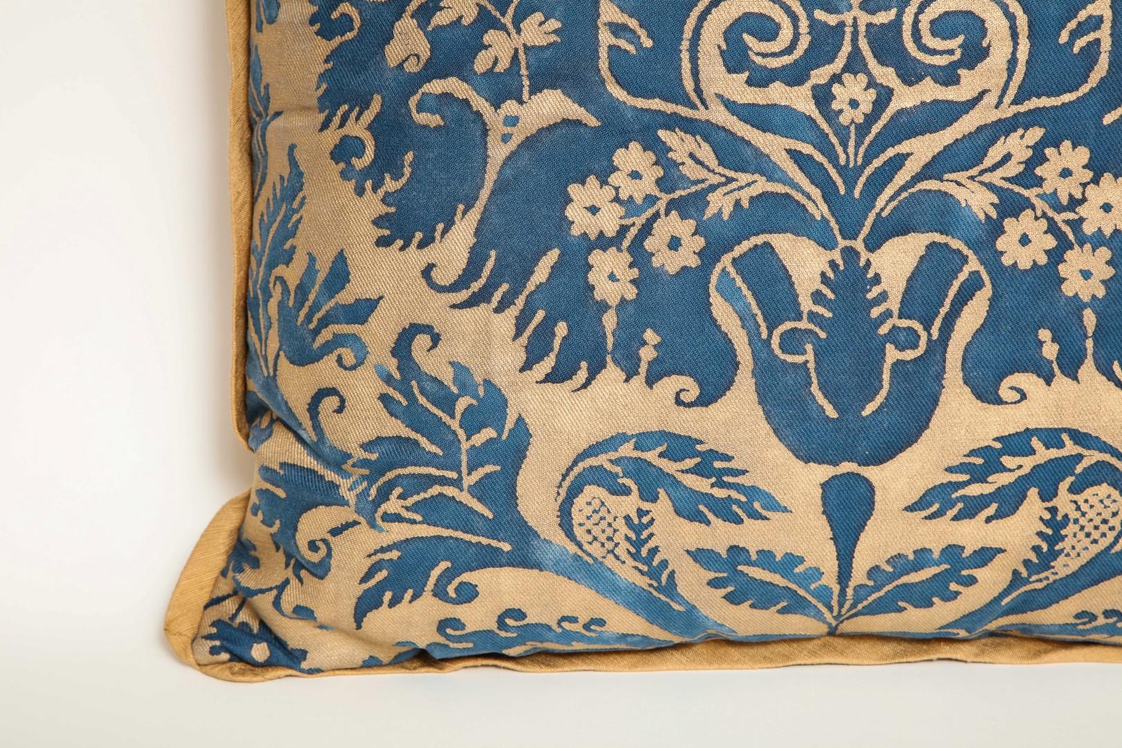 Fortuny Fabric Cushion in the DeMedici Pattern In Excellent Condition In New York, NY
