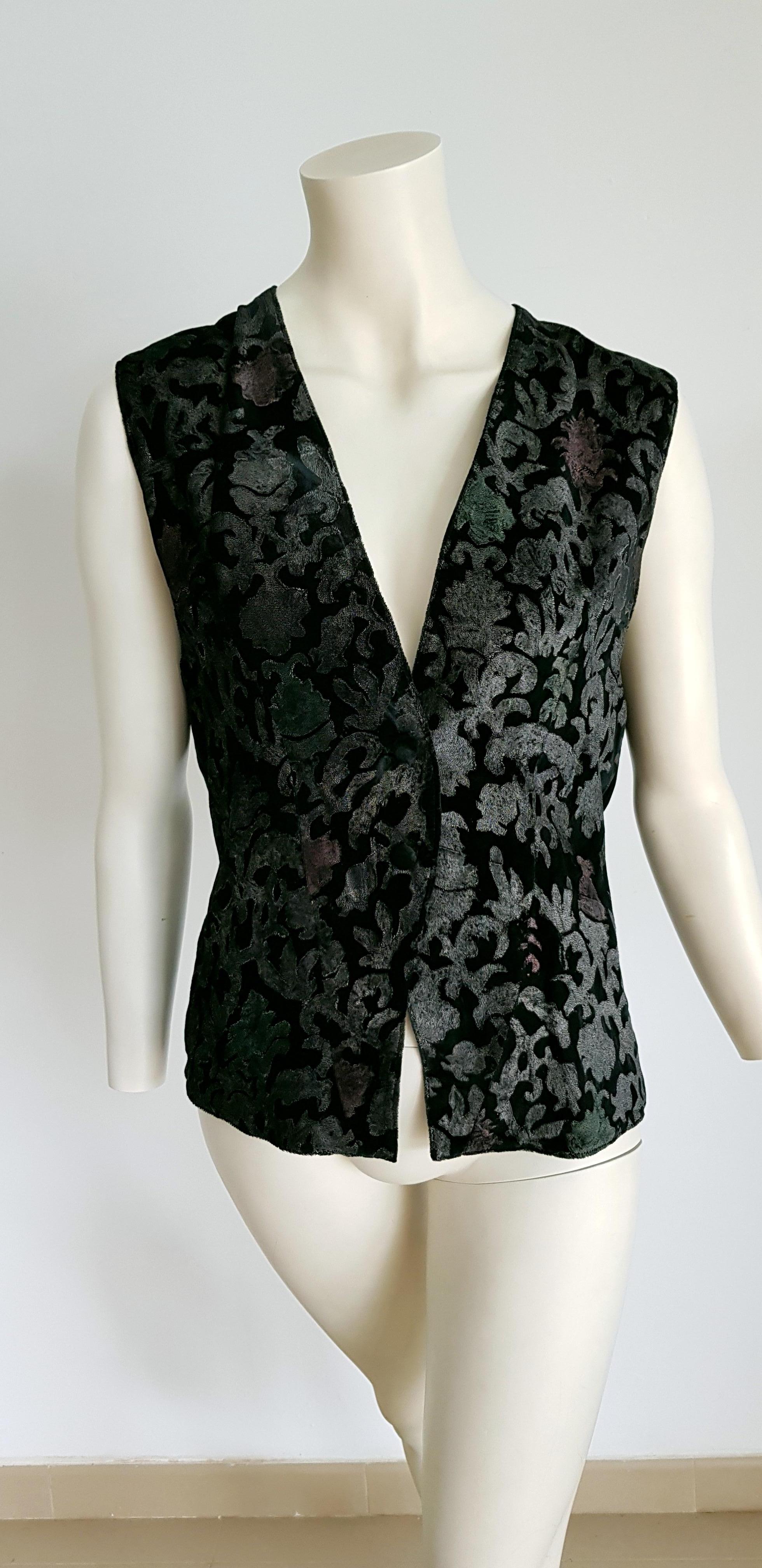 FORTUNY Fabric, Hand Painted, Collectible, Flowers Theme Single piece unique design, Silk Lined, Silk Velvet, Gilet Vest - Unworn, New.

SIZE: equivalent to about Small / Medium, please review approx measurements as follows in cm: lenght 62 (24.18