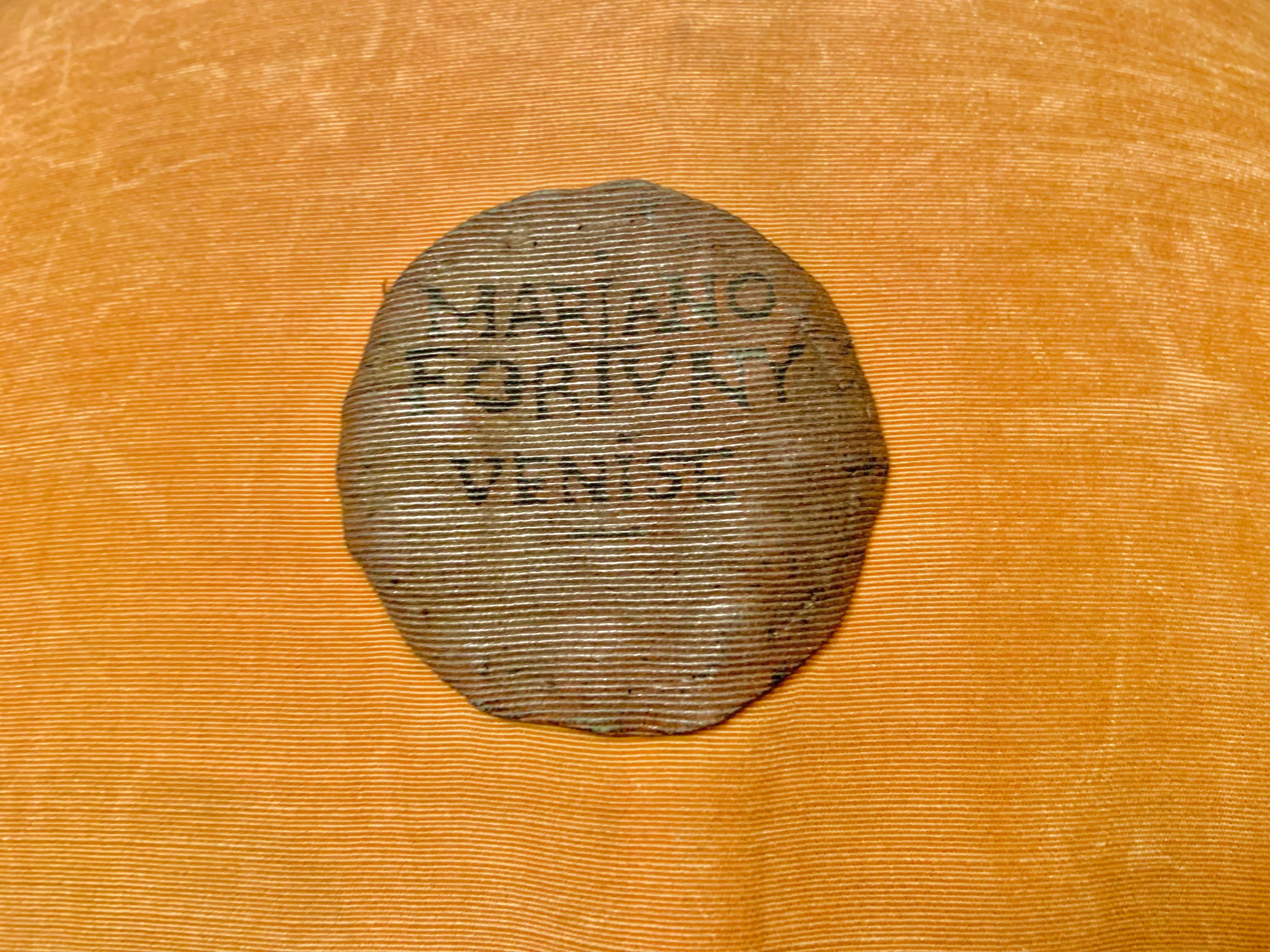 Fortuny Orientalist Style Manteau en velours vert olive avec motifs en pochoir argenté en vente 7