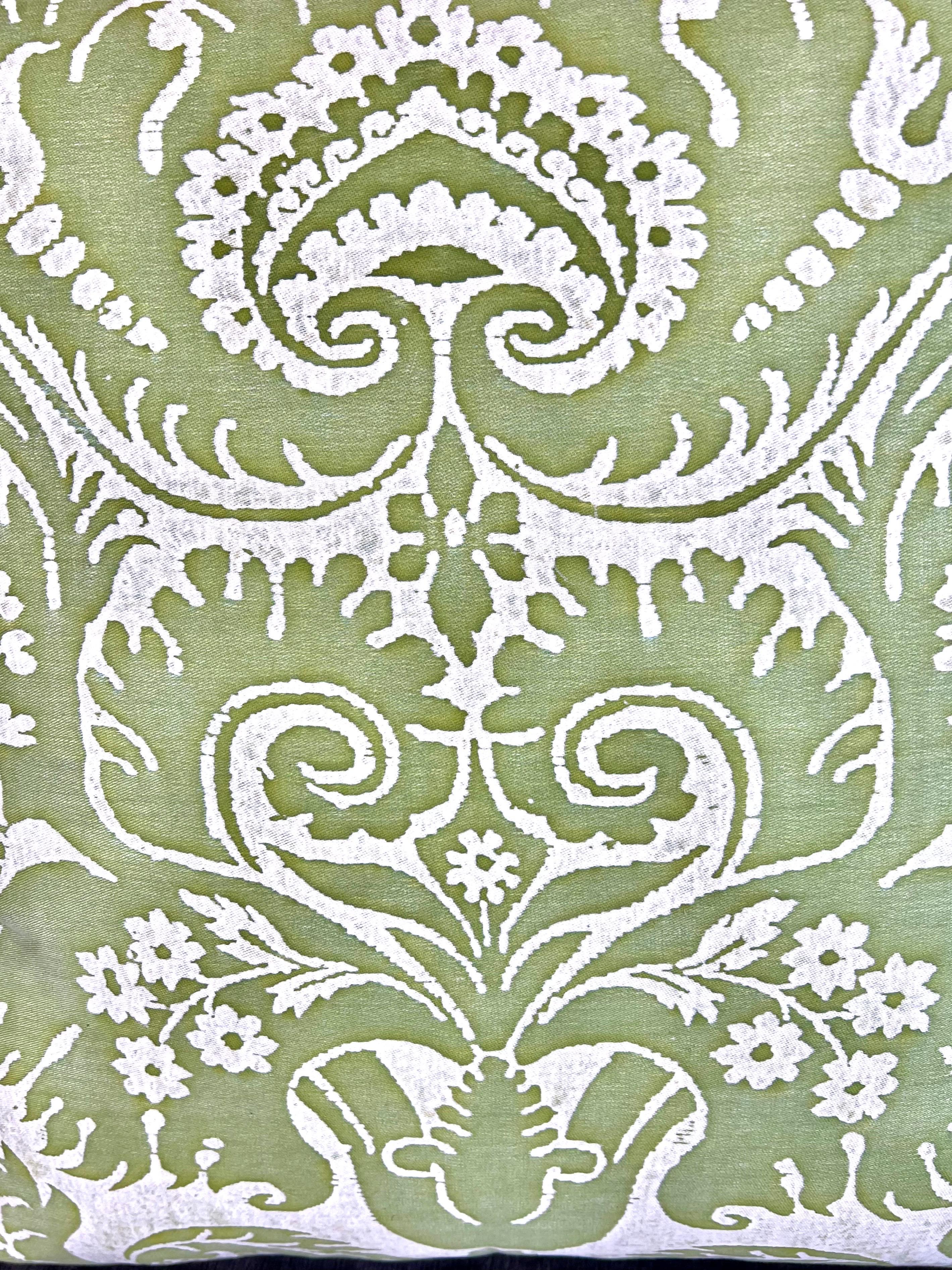 Baroque Oreillers Fortuny textile DeMedici à motif vert citron et beige en vente