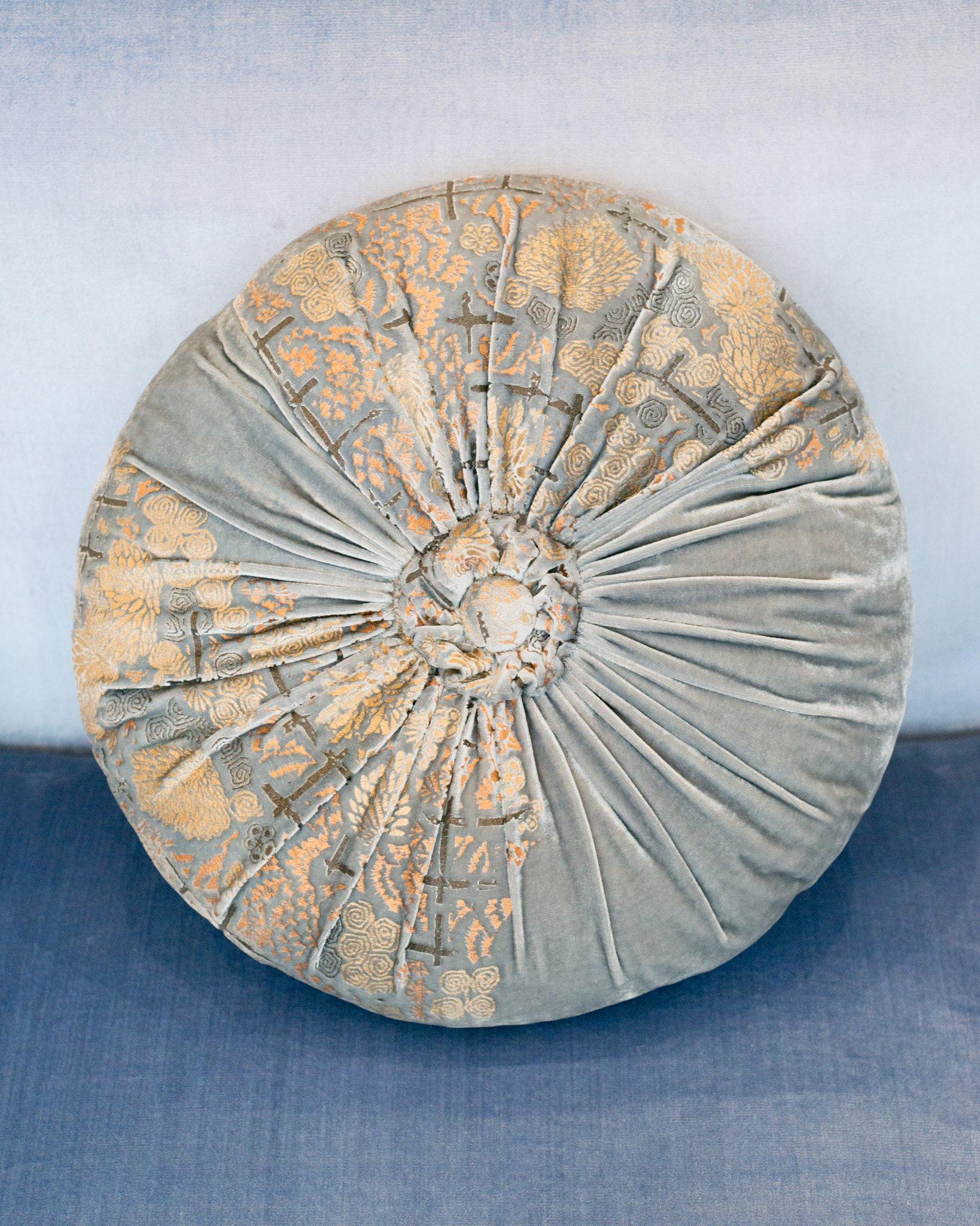 A beautiful Fortuny / Venetia Stvdivm round pillow with pleats and a center tuft in pale blue velvet with gold, made in Venice.
