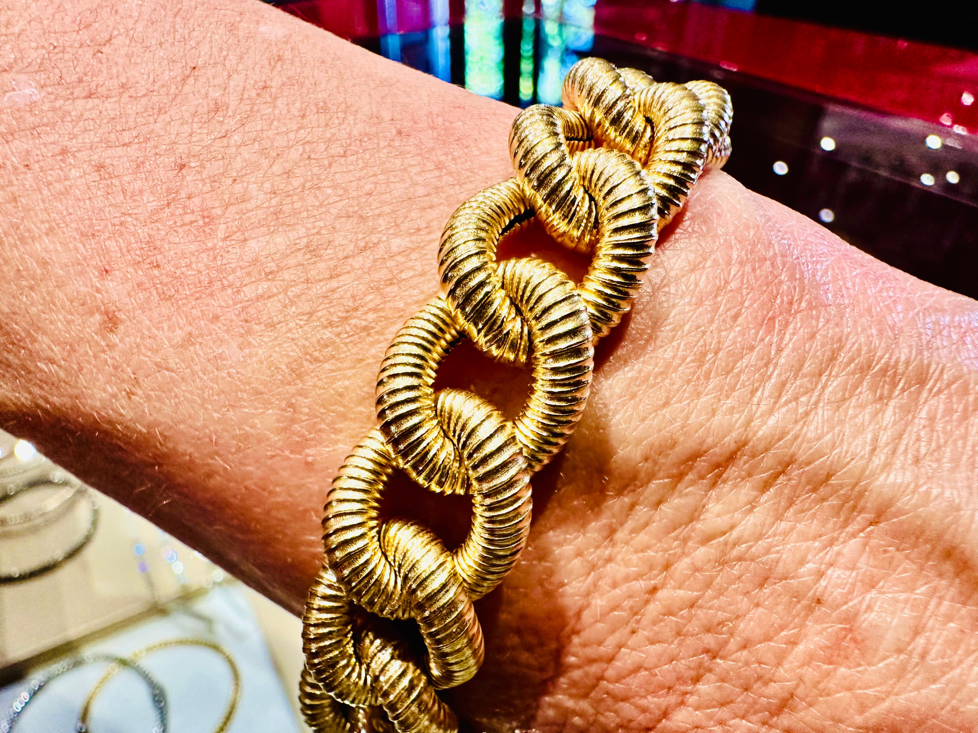 Forza ed Eleganza: Bracciale a Catena in Oro Giallo gr 49.67 For Sale 2