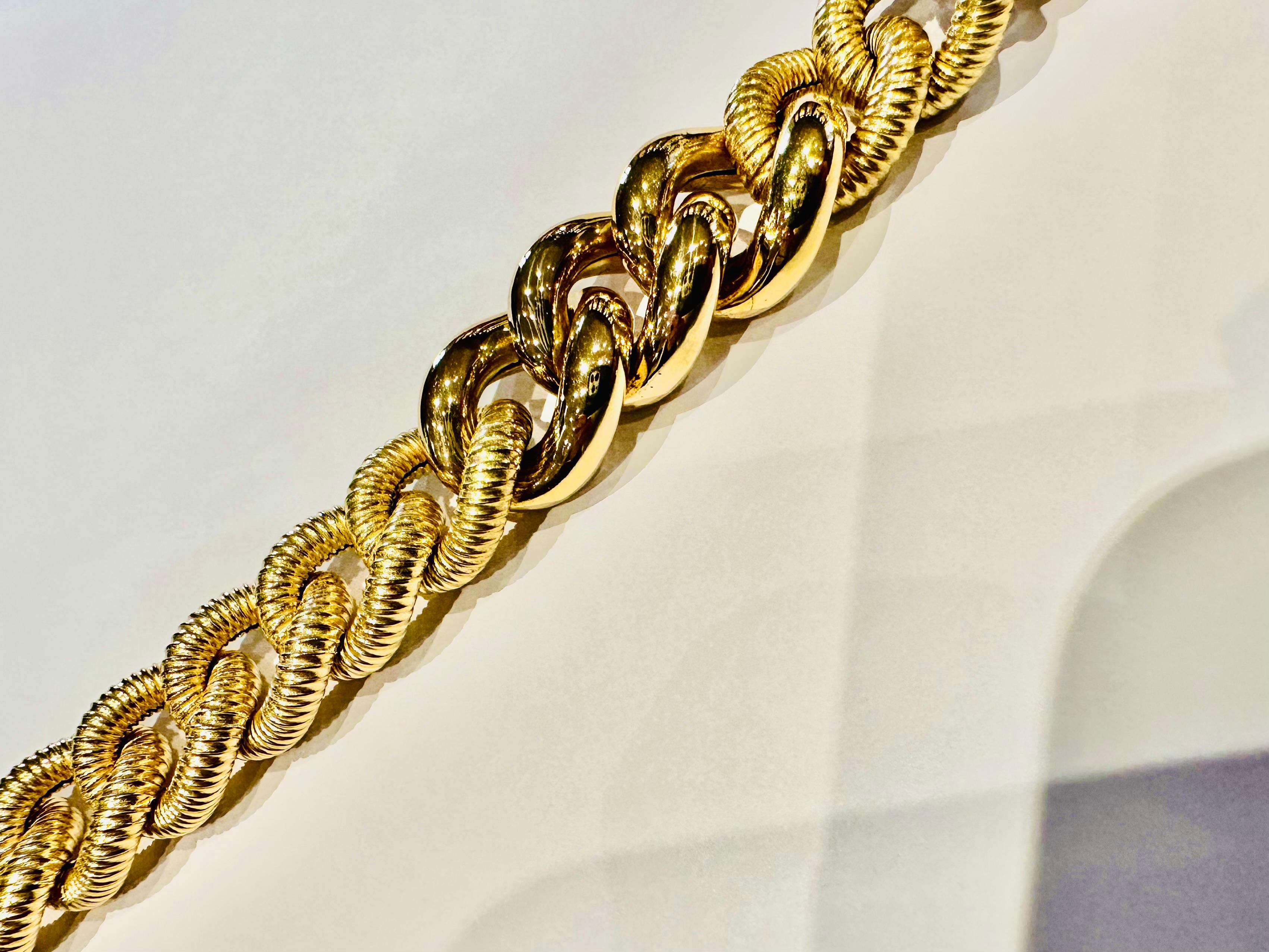 Forza ed Eleganza: Bracciale a Catena in Oro Giallo gr 49.67 For Sale 3