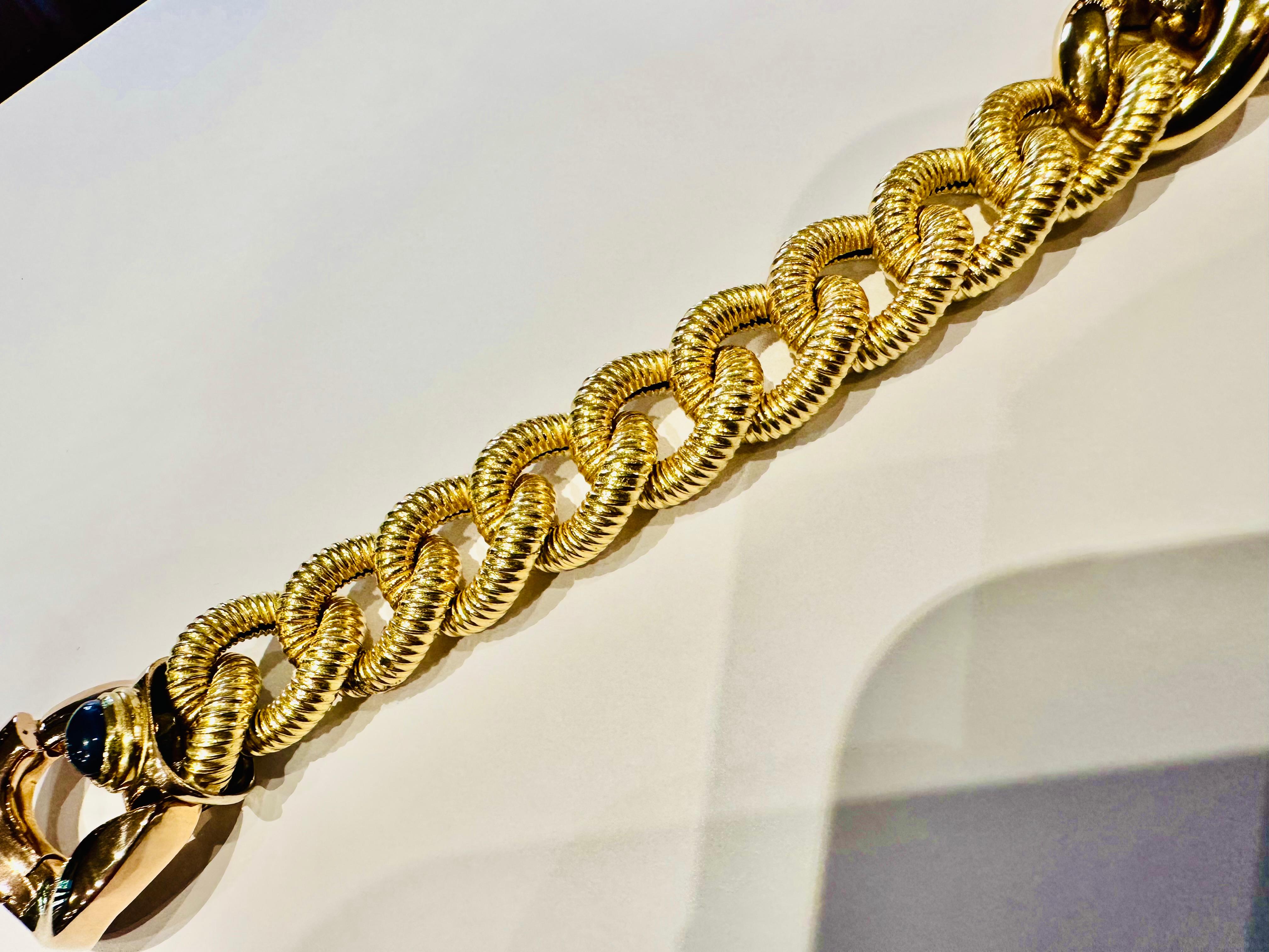 Forza ed Eleganza: Bracciale a Catena in Oro Giallo gr 49.67 For Sale 4
