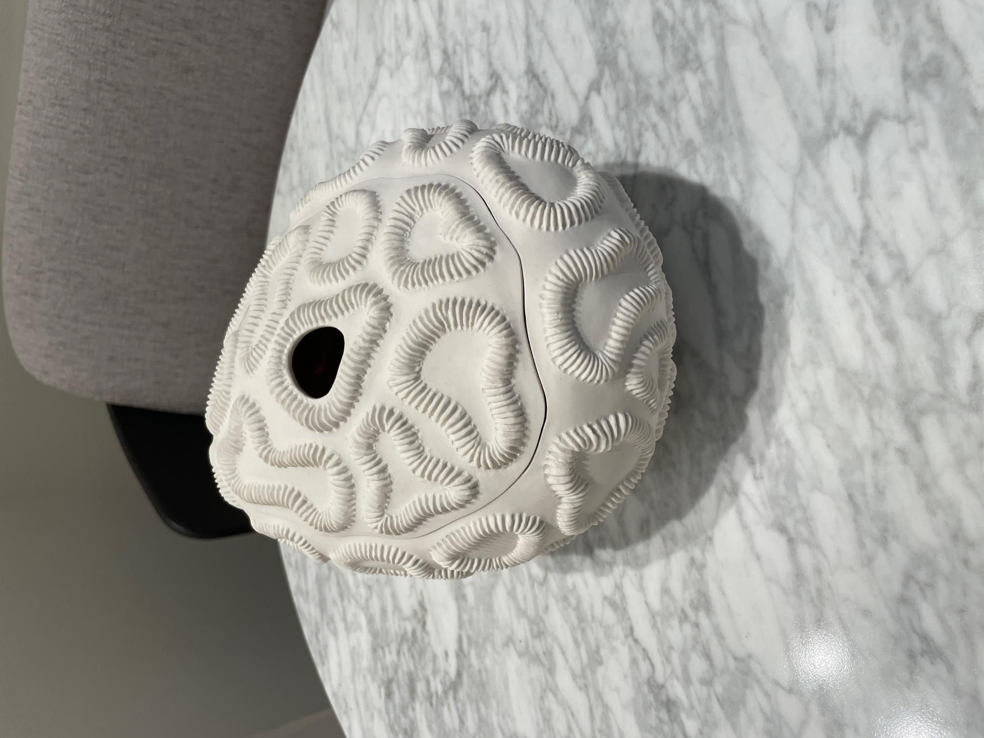 Centro de mesa cuenco de cerámica Fos - Oro interior en Excelente estado para la venta en New York, NY