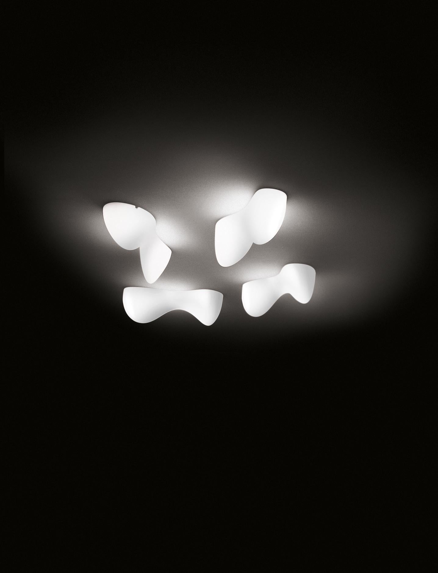 The Blob S wall lamp has the perfect design to create multiple, creative wall compositions.

Materials:
Rotational molded polyethylene and varnished metal.

Light source:
LED Fluo 1 x 24W 2Gx11.

Color:
White.