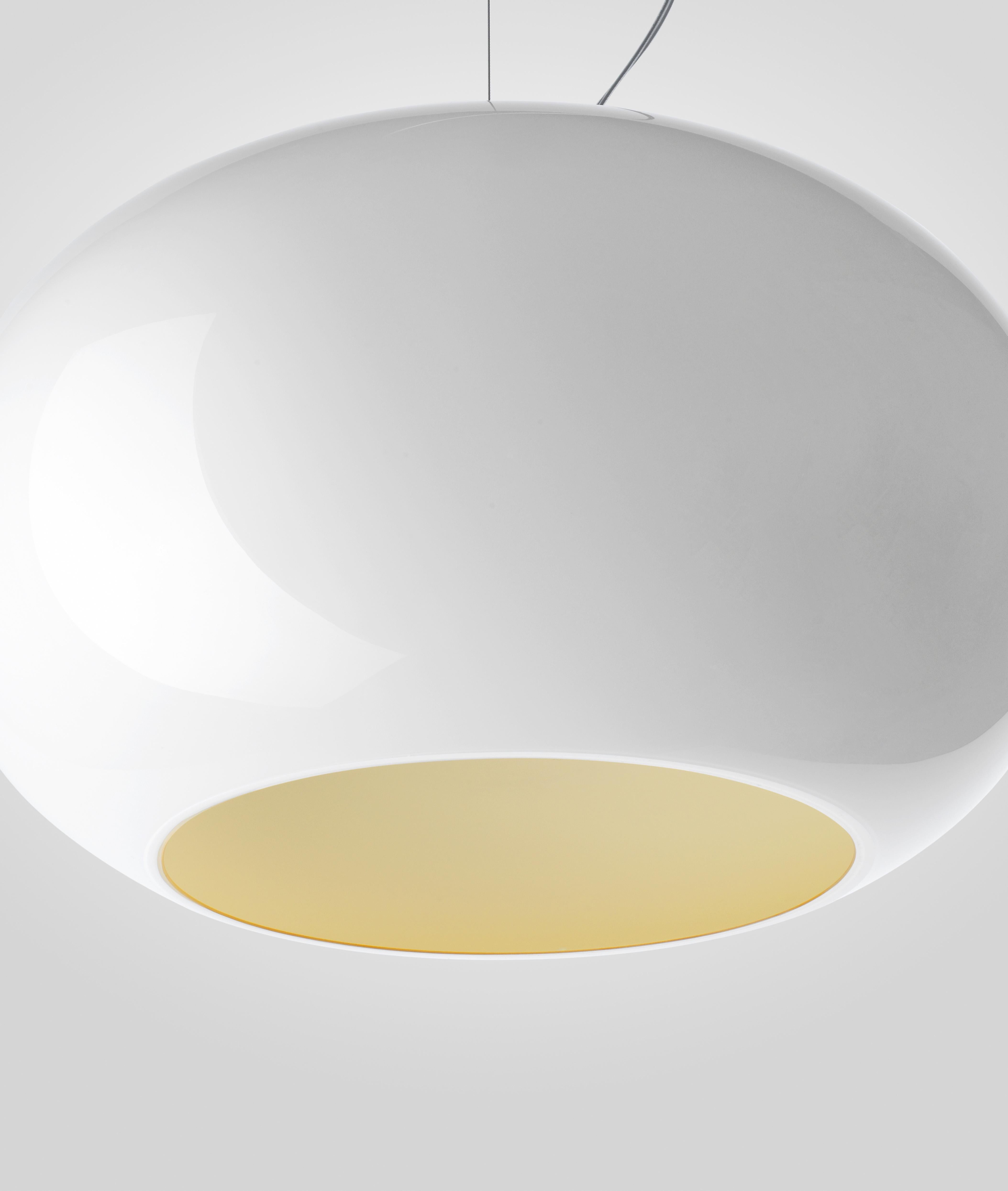Suspension lamp with diffused light and down. Hand blown cased glass diffuser, white on the inside and colored on the outside, with glossy finish. With the straw-yellow interior, the 