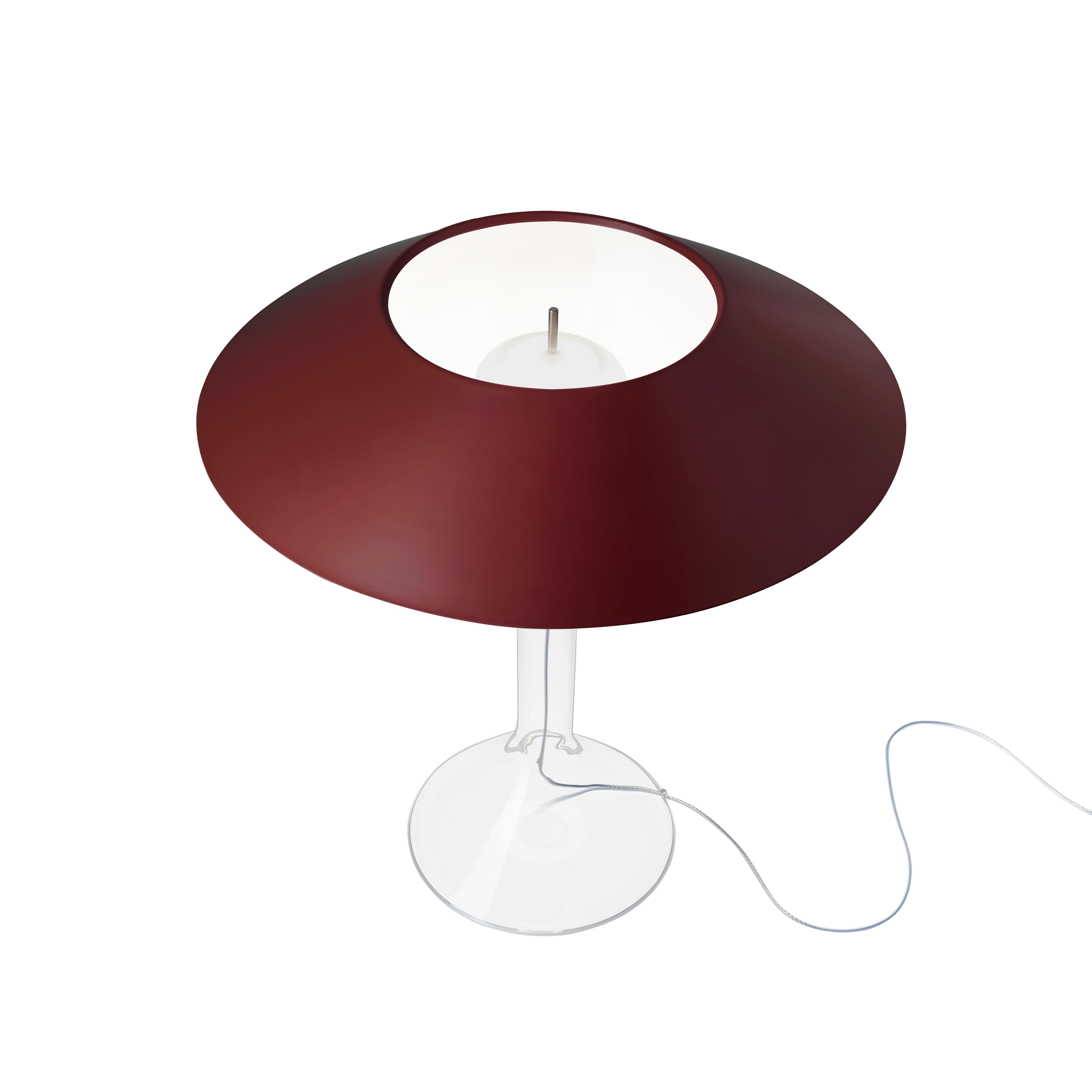 A refined and elegant lamp, capable of changing personality thanks to the hat it wears: three personalities, three atmospheres of light, three different ways of furnishing.
Vernished steel or blown glass or Bone China porcelain. Borosilicate glass,