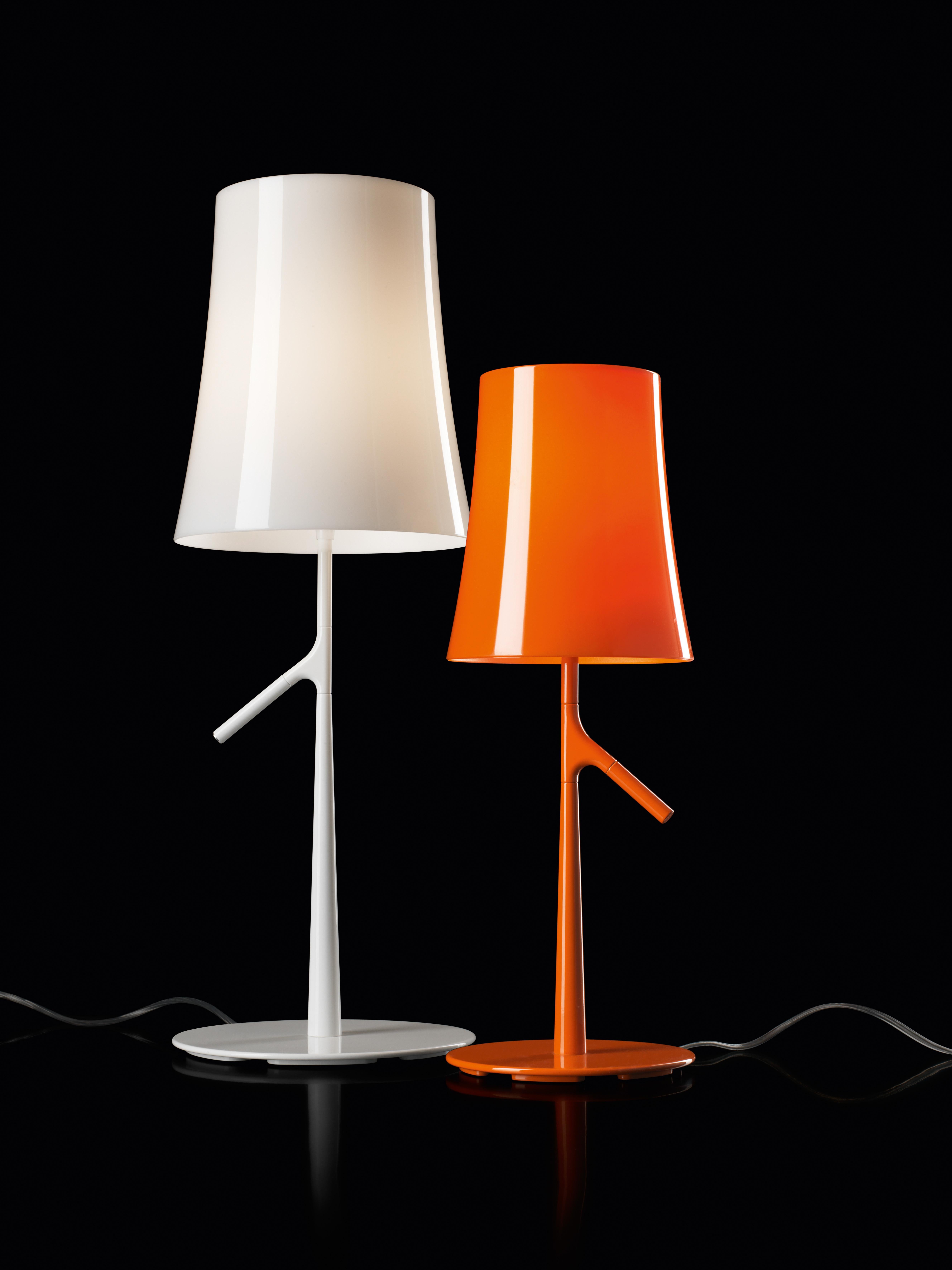 Table lamp with diffused light. Die cast zinc alloy base and steel rod, both liquid coated. Opaline injection molded polycarbonate internal diffuser, translucent injection molded polycarbonate external diffuser. In the large version and in the small