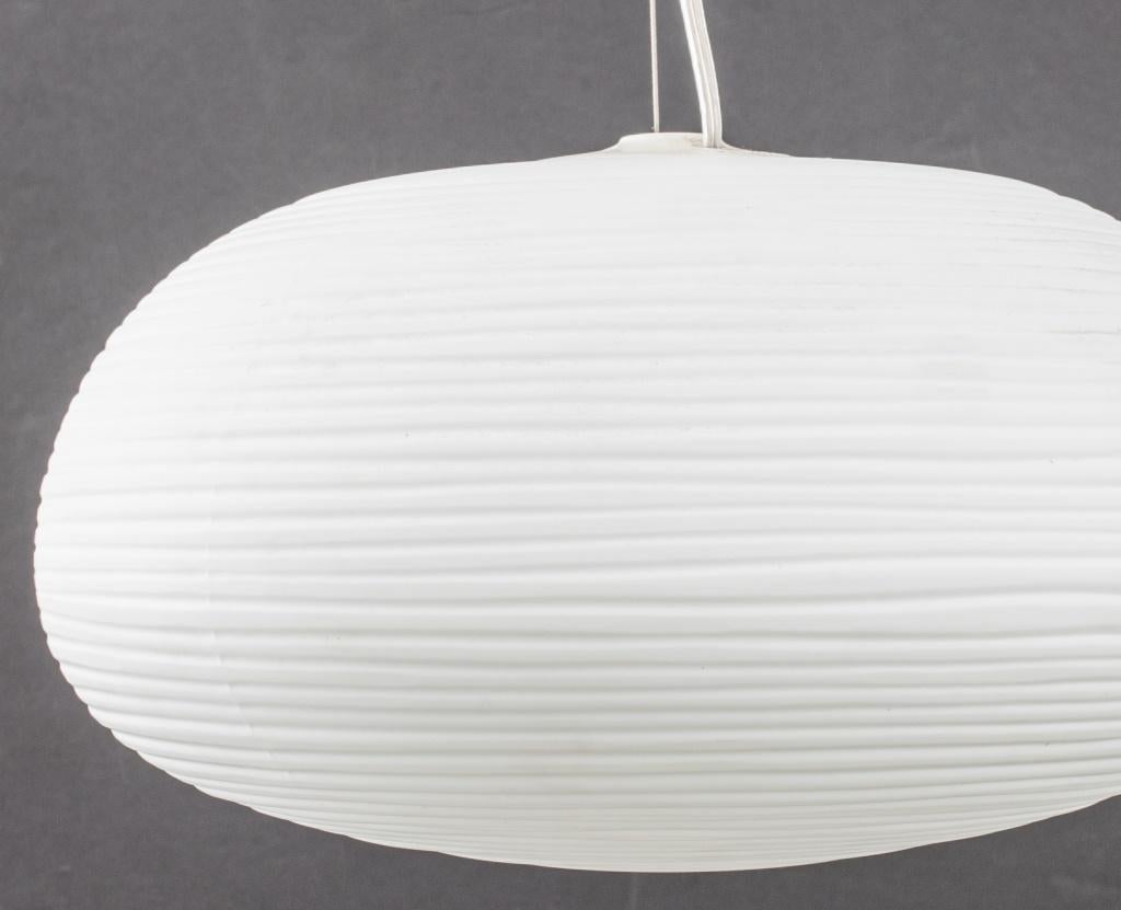 Foscarini Italian Modern chandelier pendentif minimaliste avec trois éléments pendants en verre blanc opaque. 35