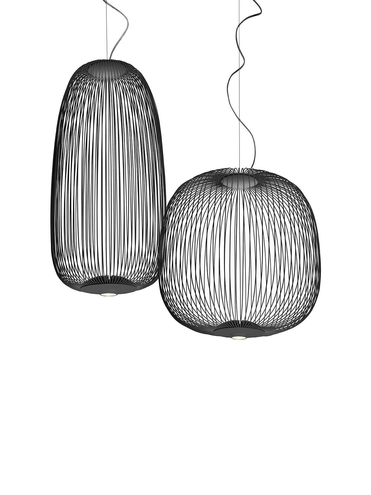 A collection of suspension lamps with two different shapes. The opaque epoxy powder varnished steel spokes are attached to the upper part by two ABS/polycarbonate discs and to the lower part of the aluminum module that acts as the housing and heat