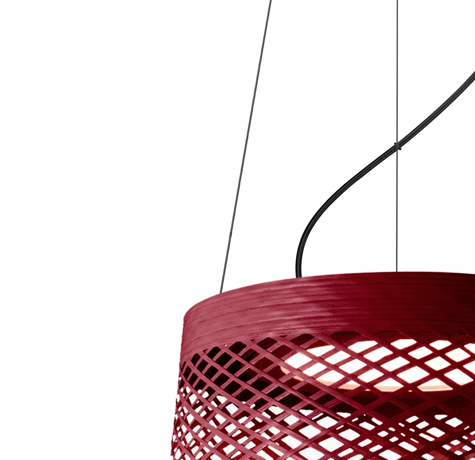 A lamp-icon in its outdoor version. Based on the image of a fishing rod as it curves, Twiggy Grid embodies its flexibility, clarity and strength, gathering them into an object with a vivid personality.

Materials:
Coated fiberglass-based