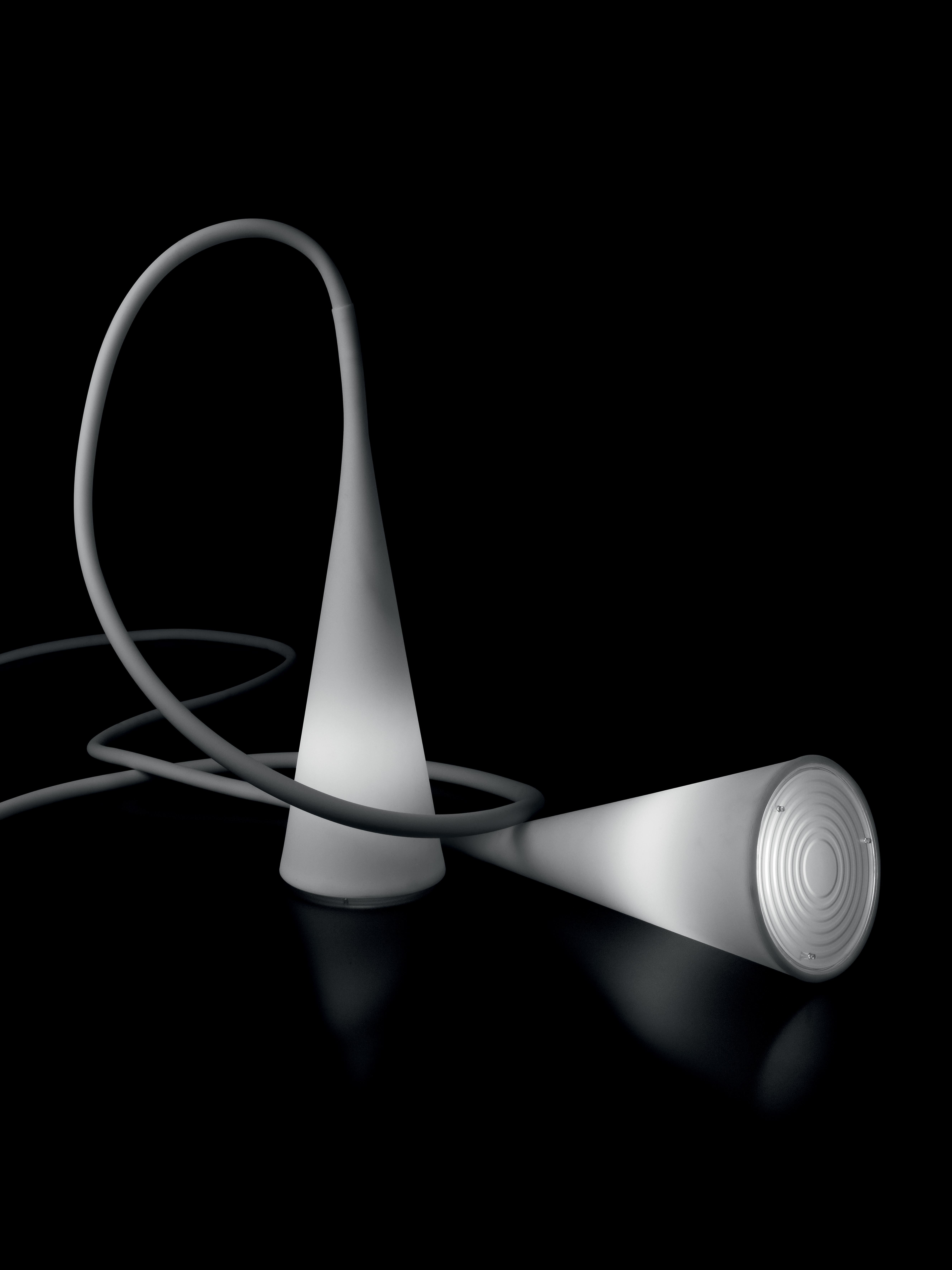 Italiano Lampada a sospensione/da tavolo Foscarini UTO in bianco di Lagranja Design in vendita