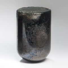 Fosforit VI, una scultura in vetro soffiato a mano con texture grigia di Morten Klitgaard