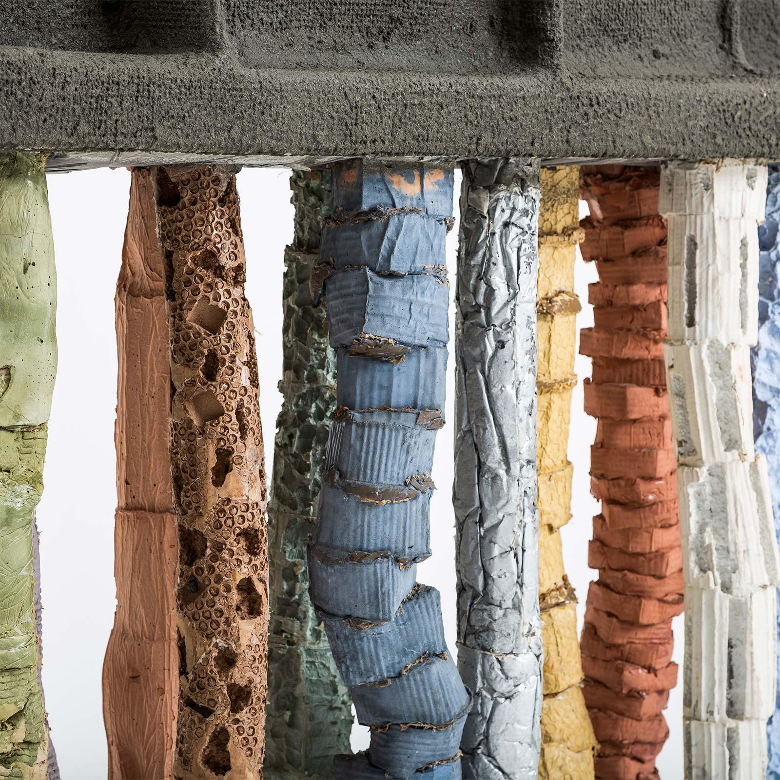 Fossil-Schrank aus Beton und mehrfarbigem Papier von Nacho Carbonell im Zustand „Neu“ im Angebot in Milan, IT