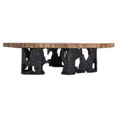 Table basse Fossil avec plateau incrusté de bois pétrifié et laiton Viya de Vikram Goyal