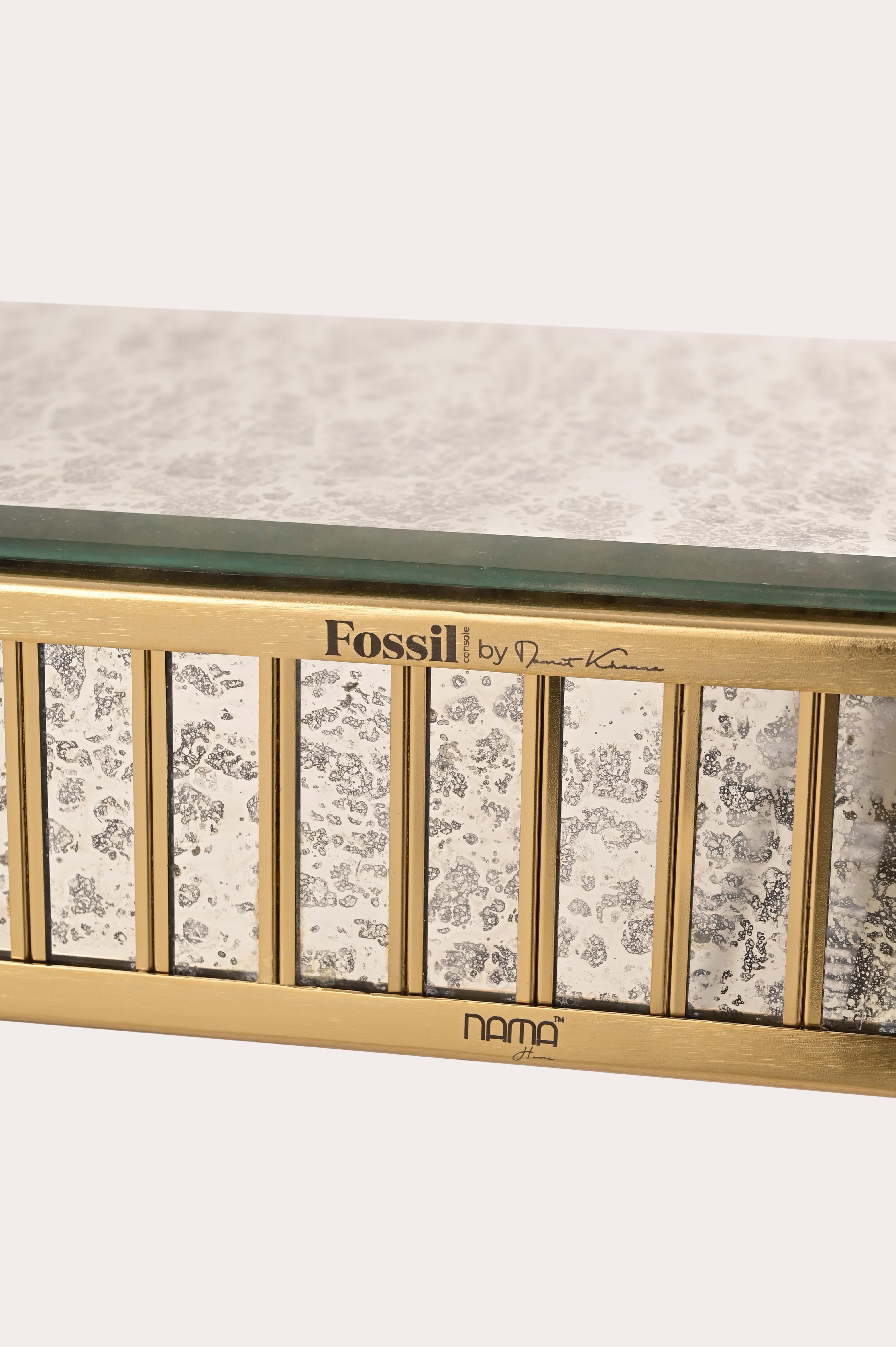 Fossil Console Table di Studio Namit Khanna In condizioni Nuovo in vendita a Moradabad, Uttar Pradesh