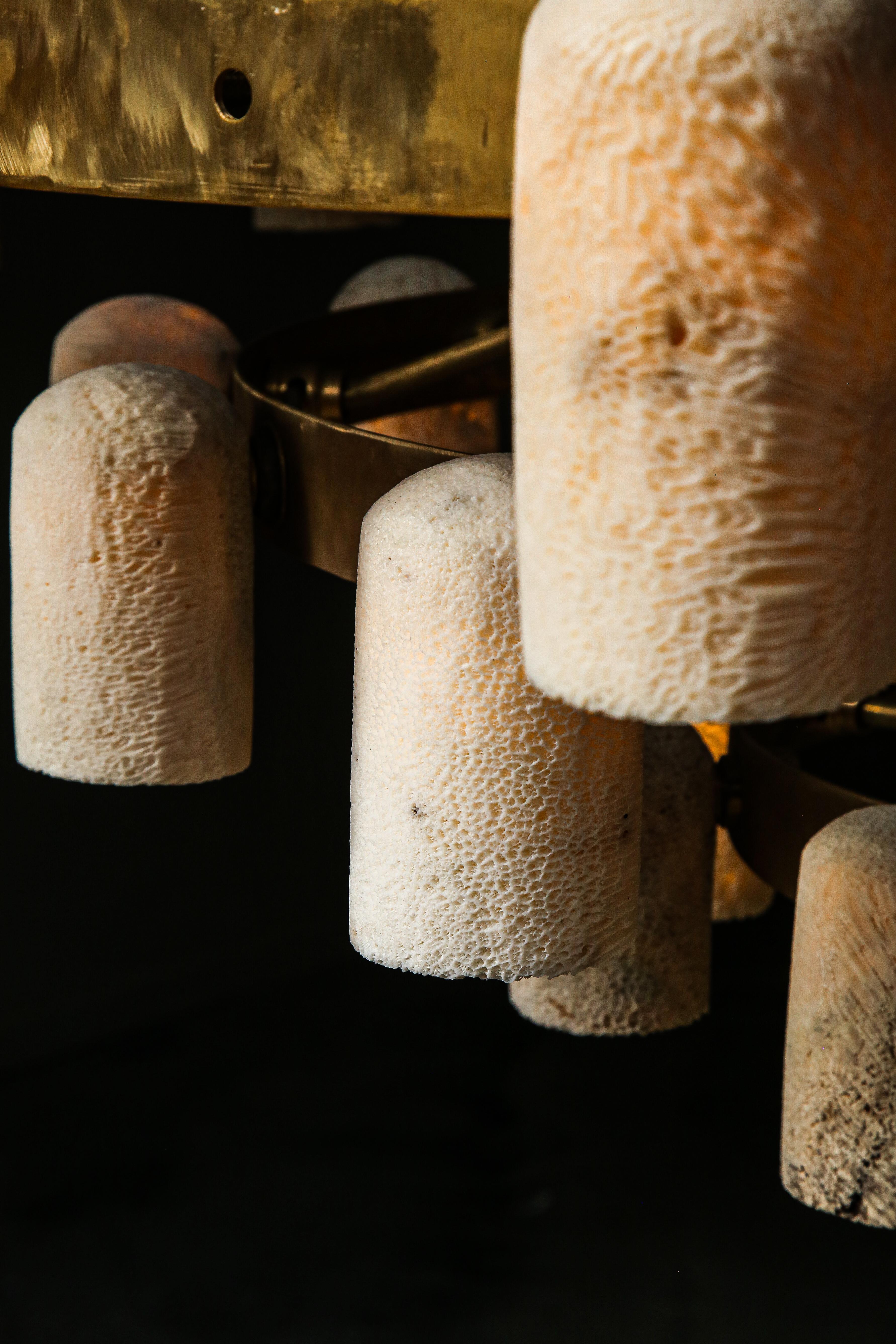 XXIe siècle et contemporain Lustre corail fossilisé, fabriqué à la main et provenant de sources éthiques en vente