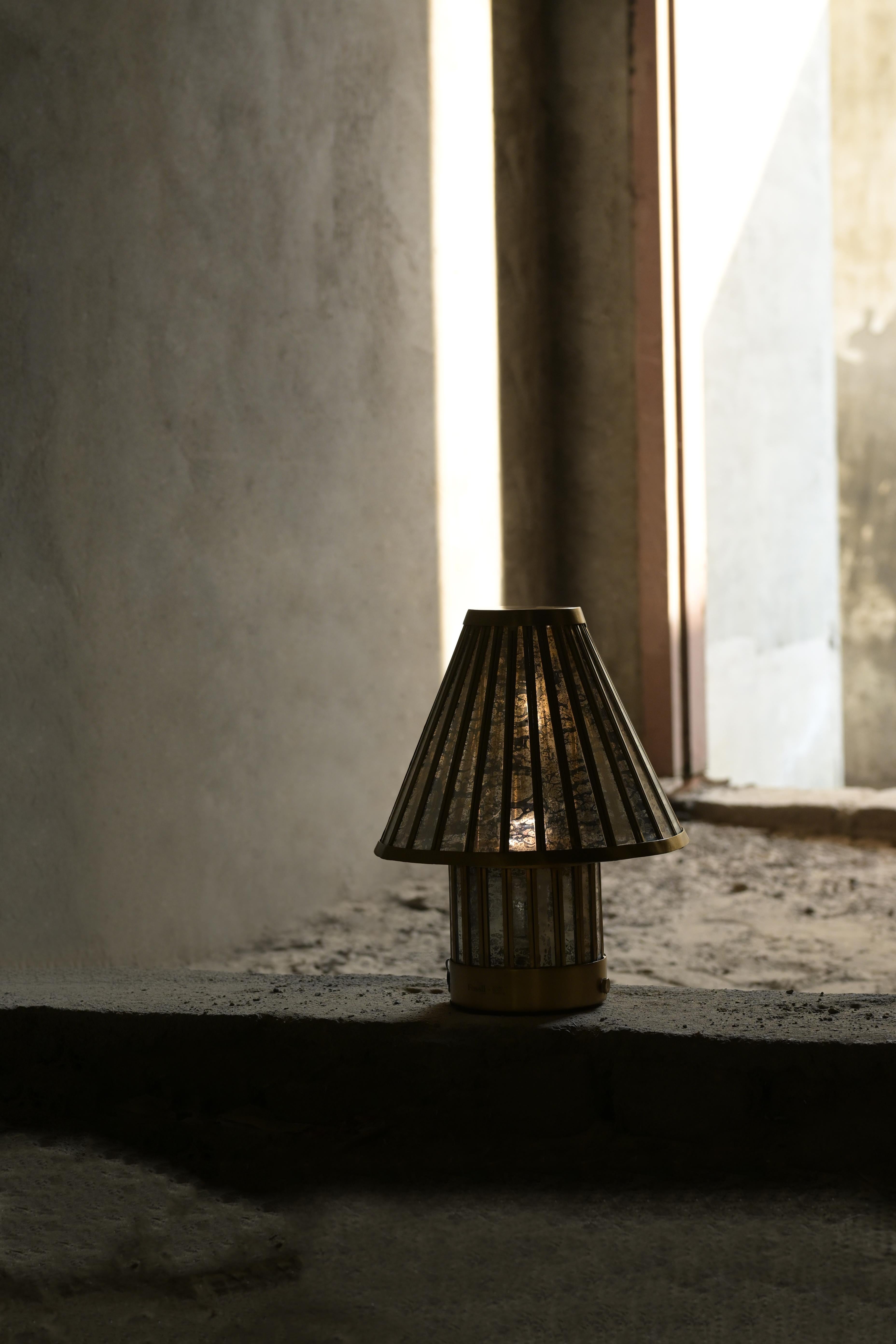 Lampe à poser portative Fossil par Studio Namit Khanna en vente 3