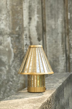 Fossil Tragbare Tischleuchte von Studio Namit Khanna