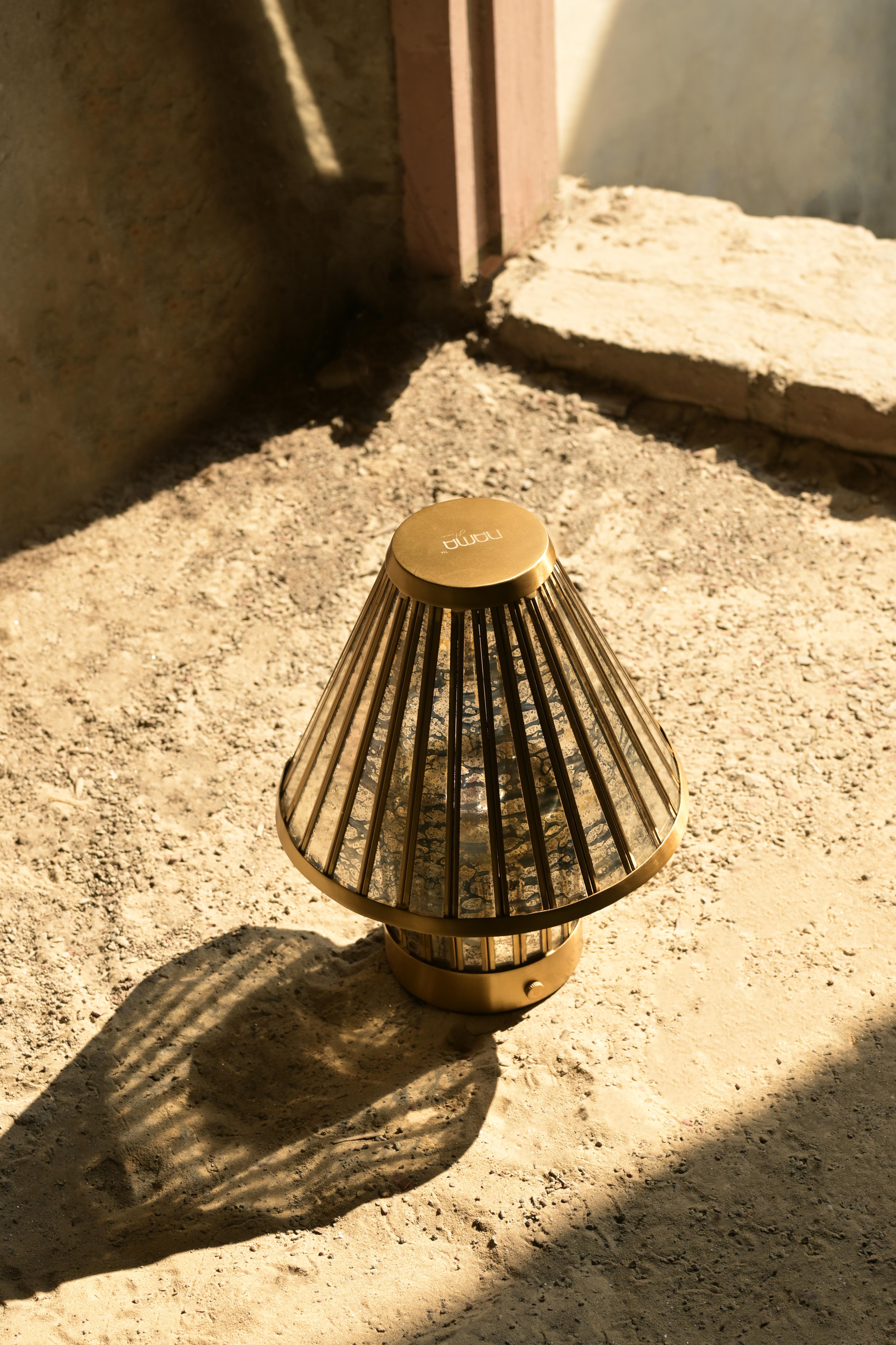 Indien Lampe à poser portative Fossil par Studio Namit Khanna en vente