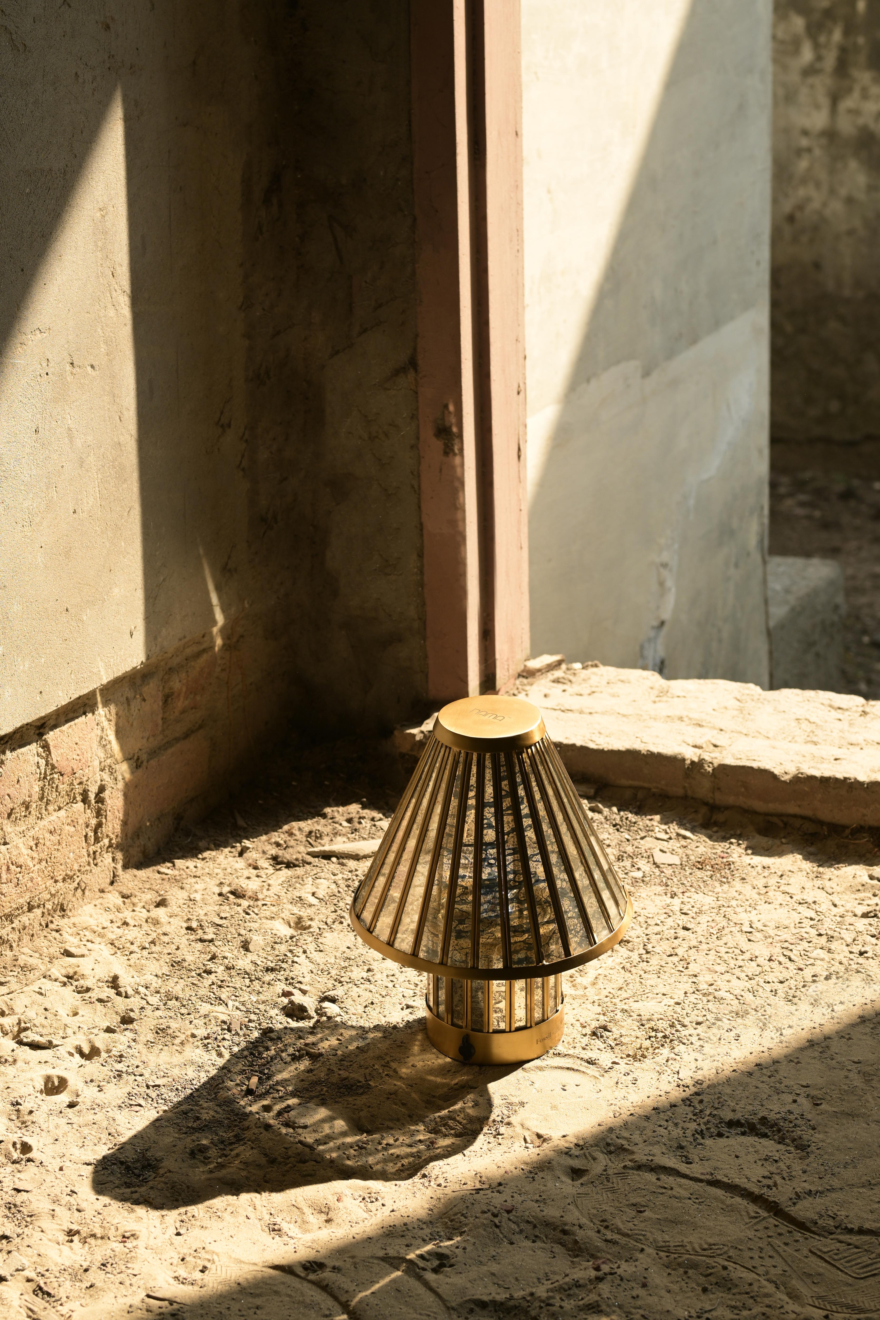 Lampe à poser portative Fossil par Studio Namit Khanna Neuf - En vente à Moradabad, Uttar Pradesh