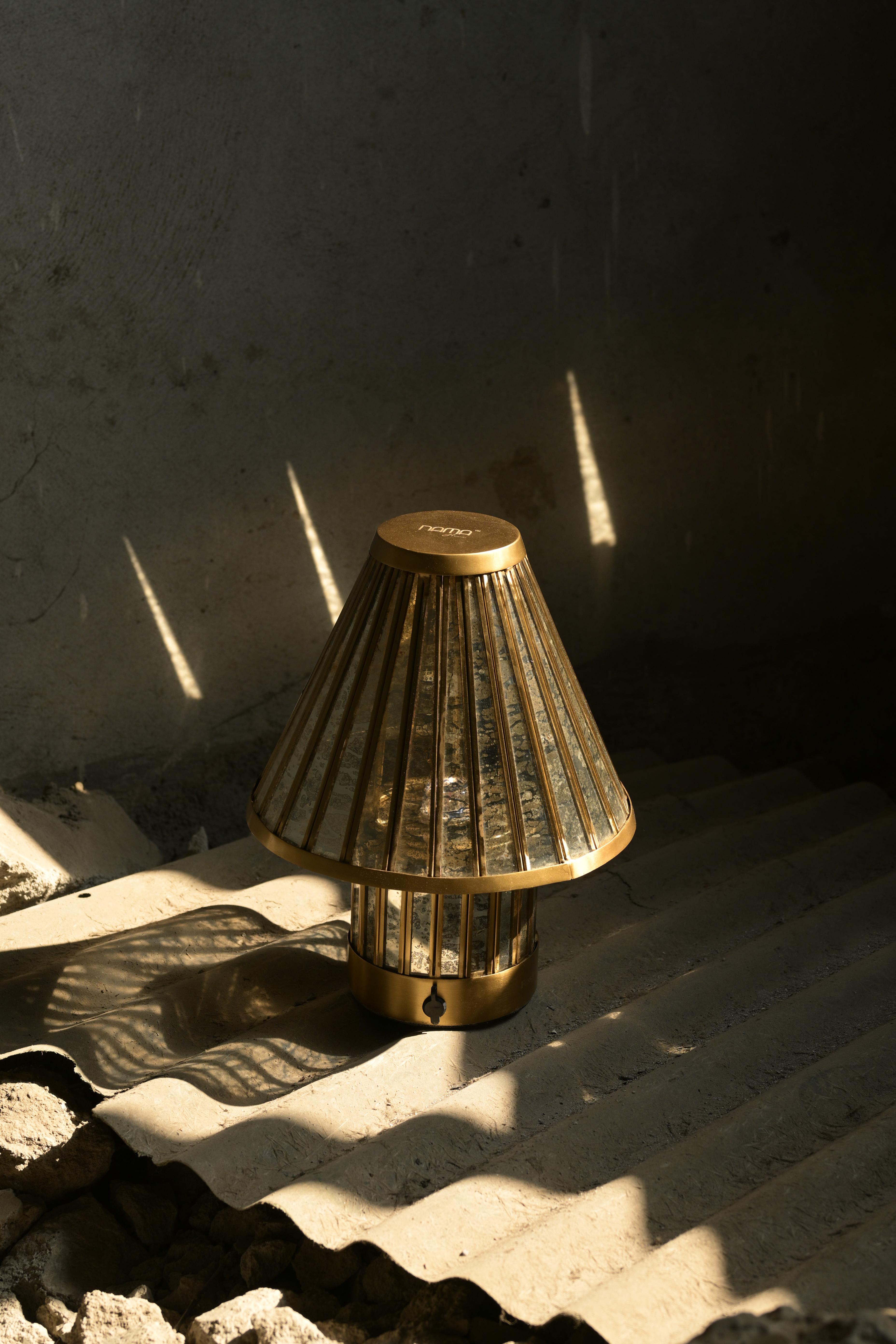 XXIe siècle et contemporain Lampe à poser portative Fossil par Studio Namit Khanna en vente