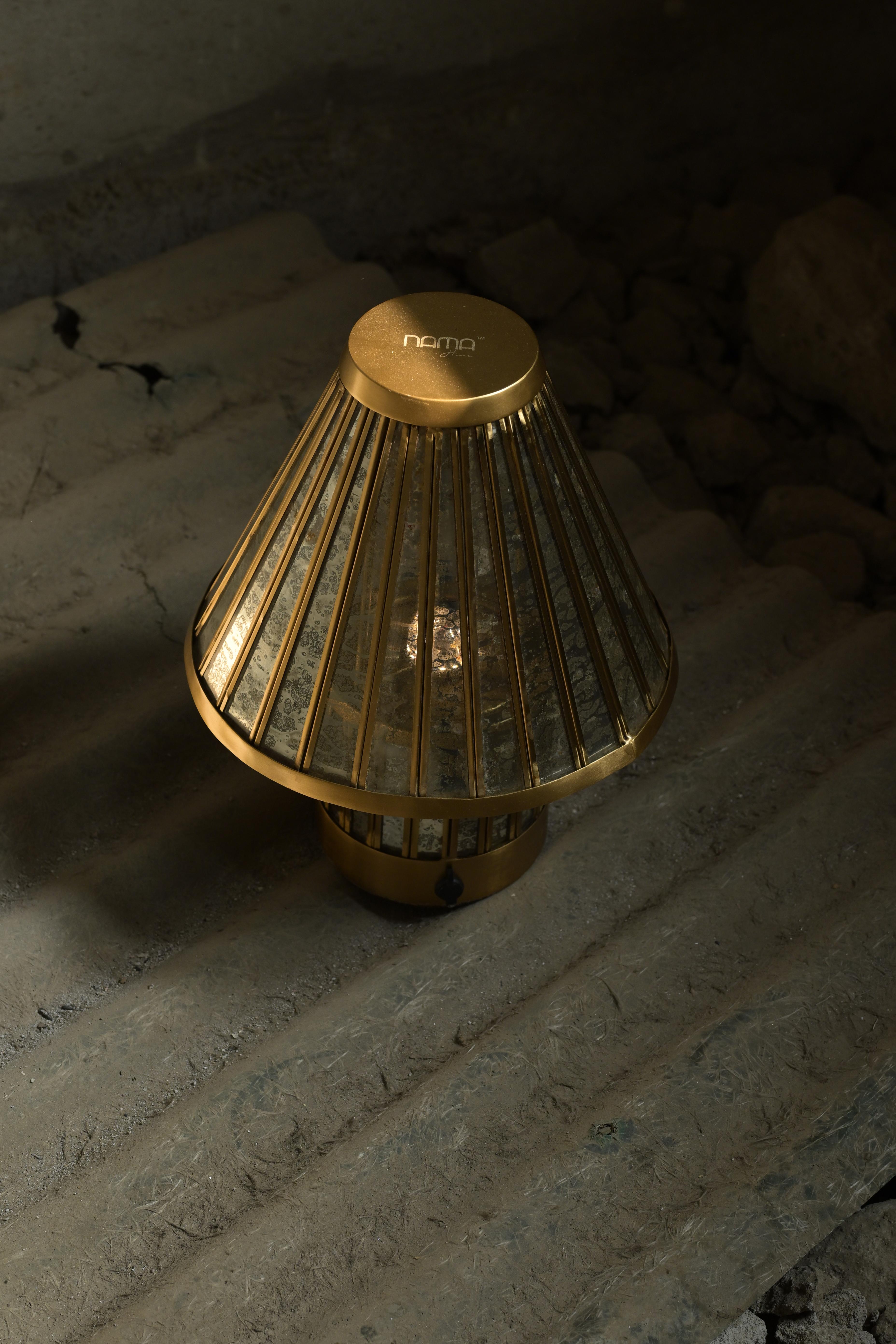 Acier inoxydable Lampe à poser portative Fossil par Studio Namit Khanna en vente