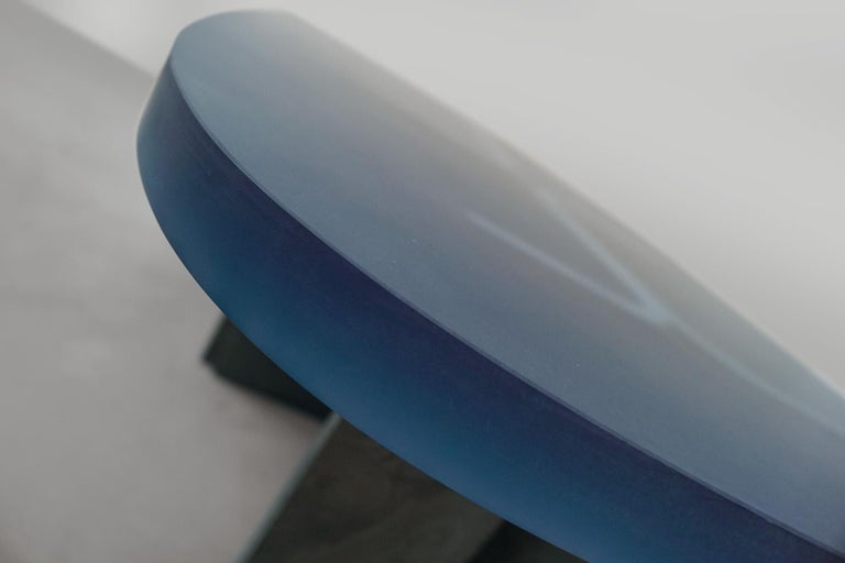Modern ‘Fossil’ side table in Brushed steel and aqua blue opaque resin For Sale