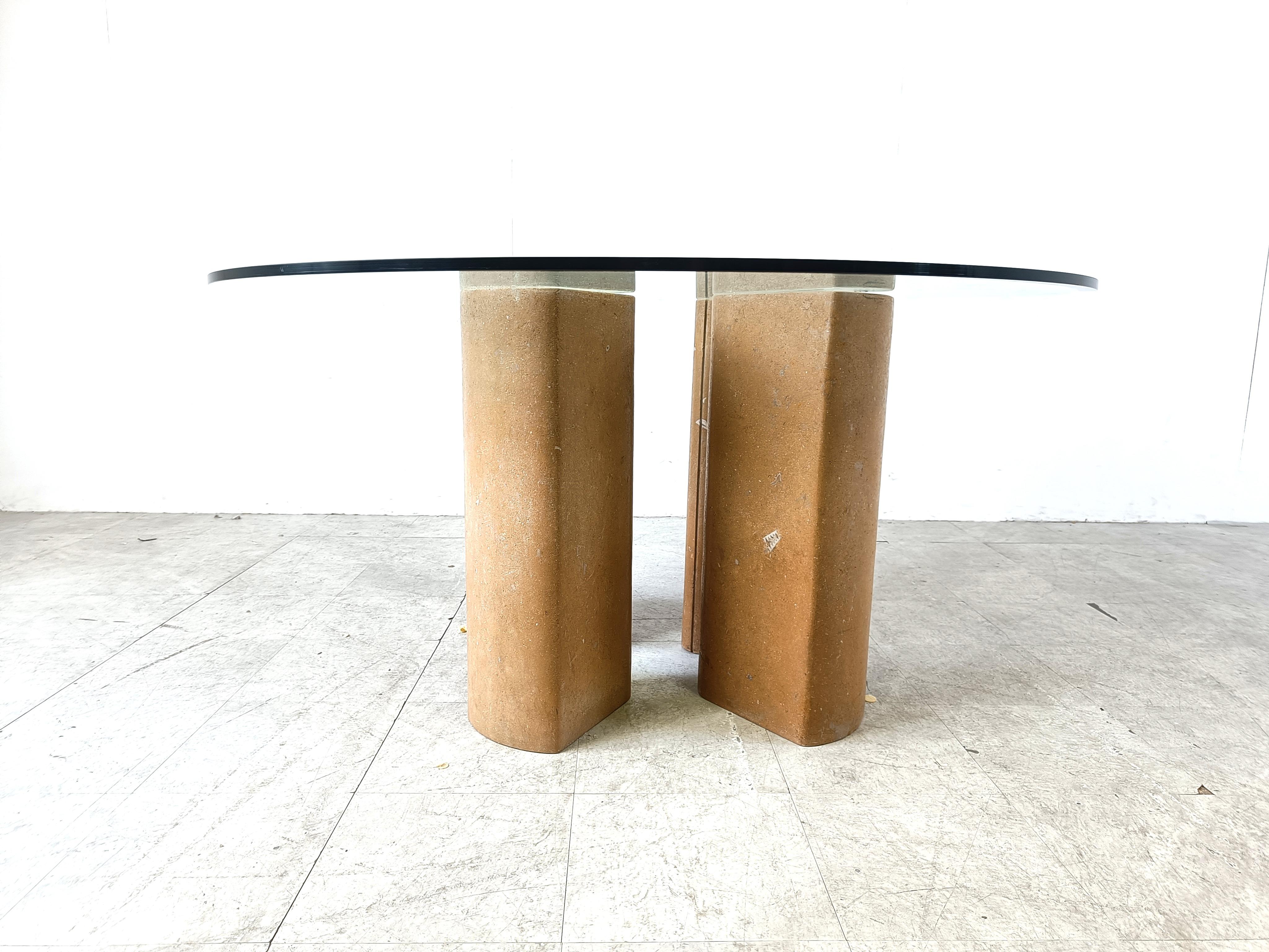 Table de salle à manger en pierre fossile, 1970 Bon état - En vente à Leuven, Vlaams Gewest
