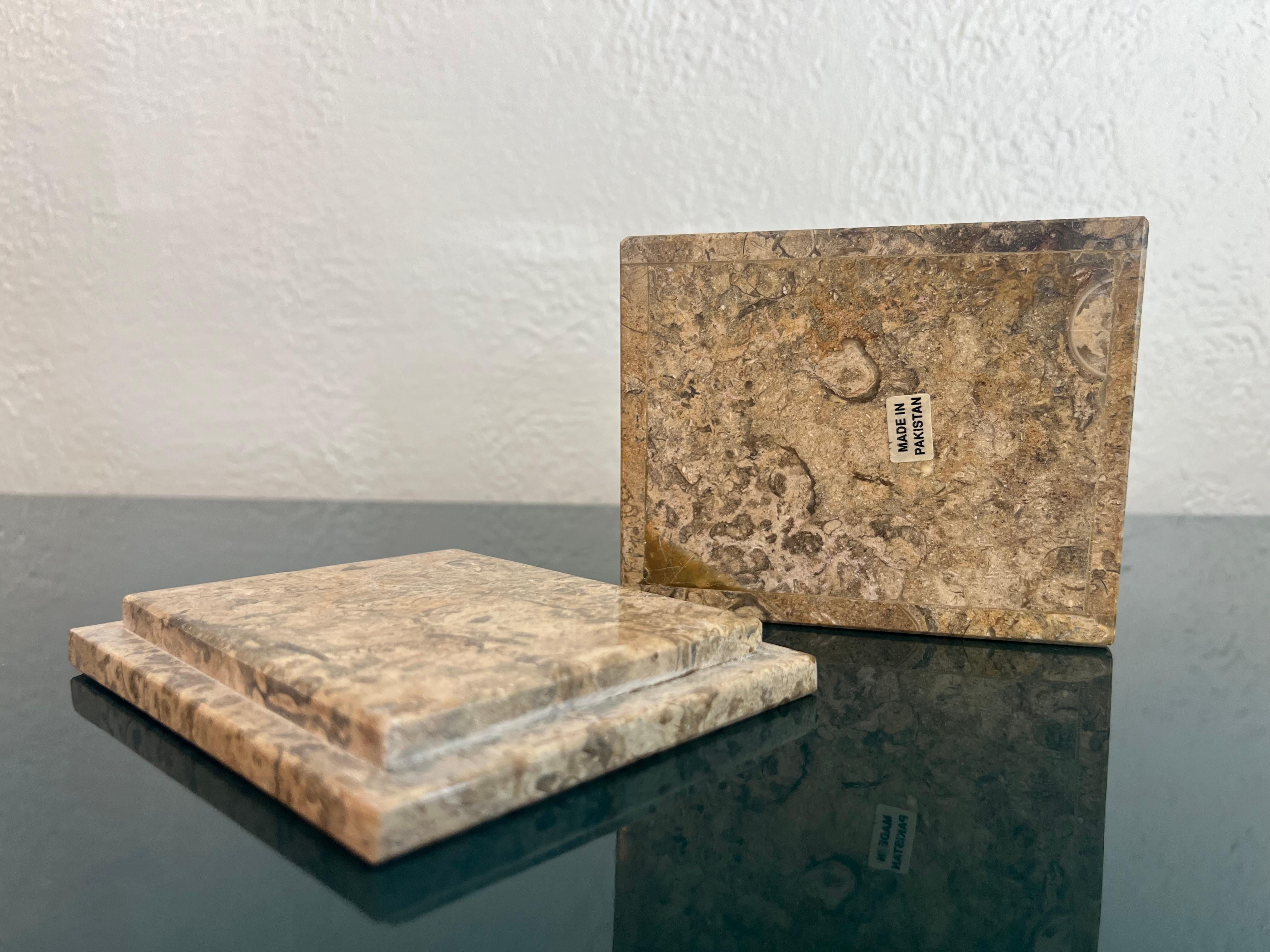 Fin du 20e siècle Boîte à couvercle en pierre fossile  en vente
