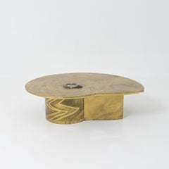 Couchtisch mit Intarsien aus versteinerter Nautilusmuschel von Marc D'Haenens