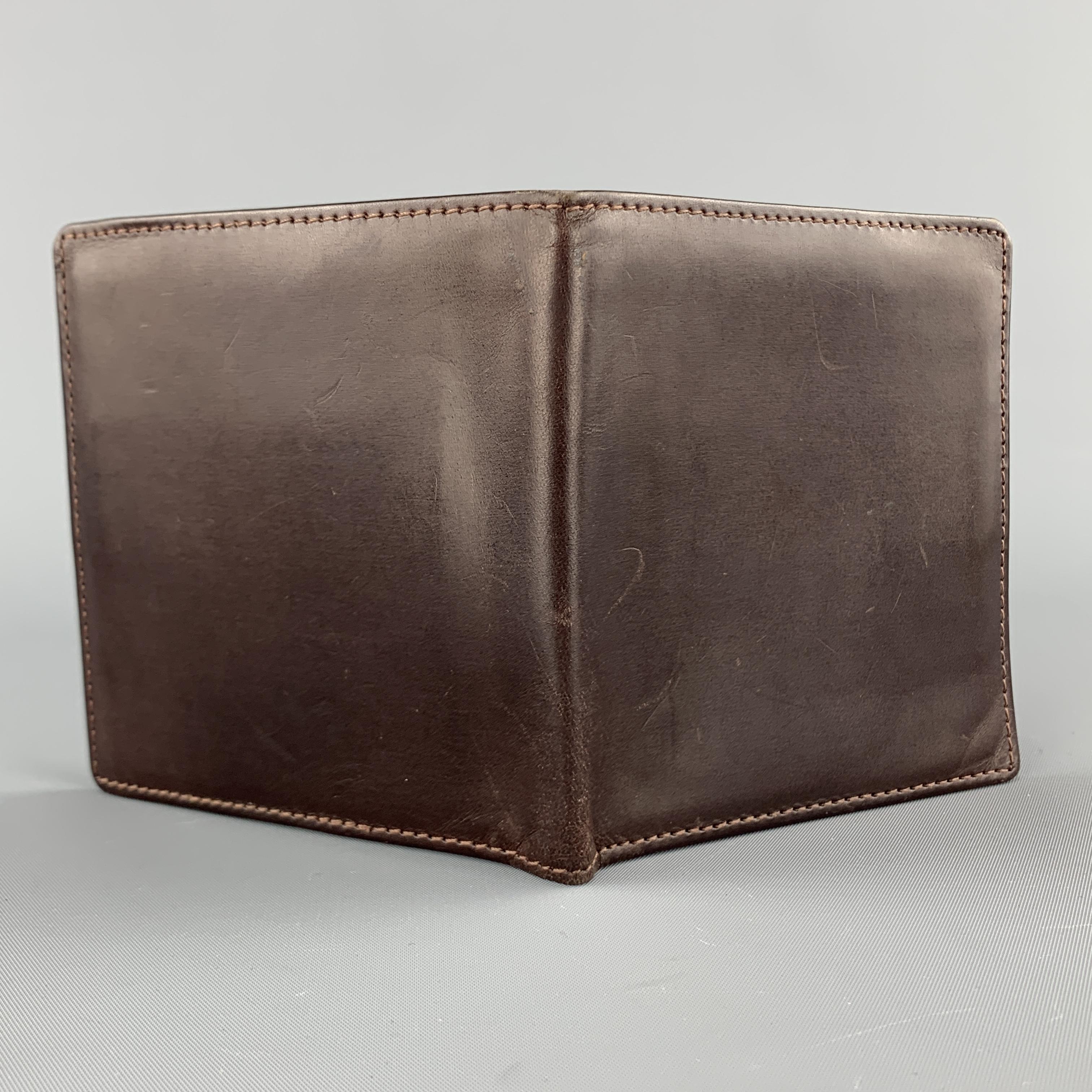 FOSTER & SON bifold wallet comes in brown leather with dual bill holders and card slots. Made in England.

Good Pre-Owned Condition.

4.5 x 4.5 in.