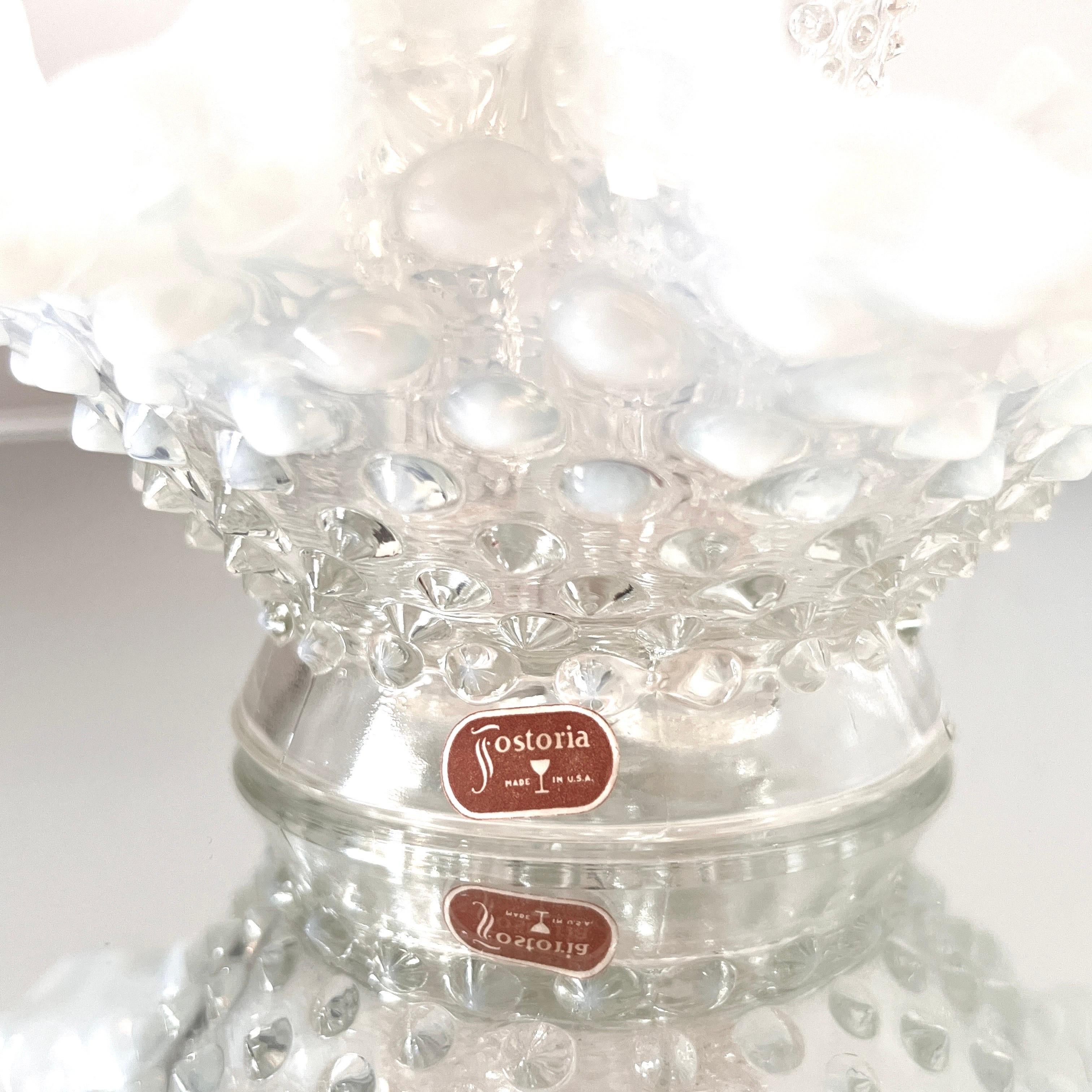 Epergne-Vase aus weißem Opalnagelglas, um 1950 im Angebot 2