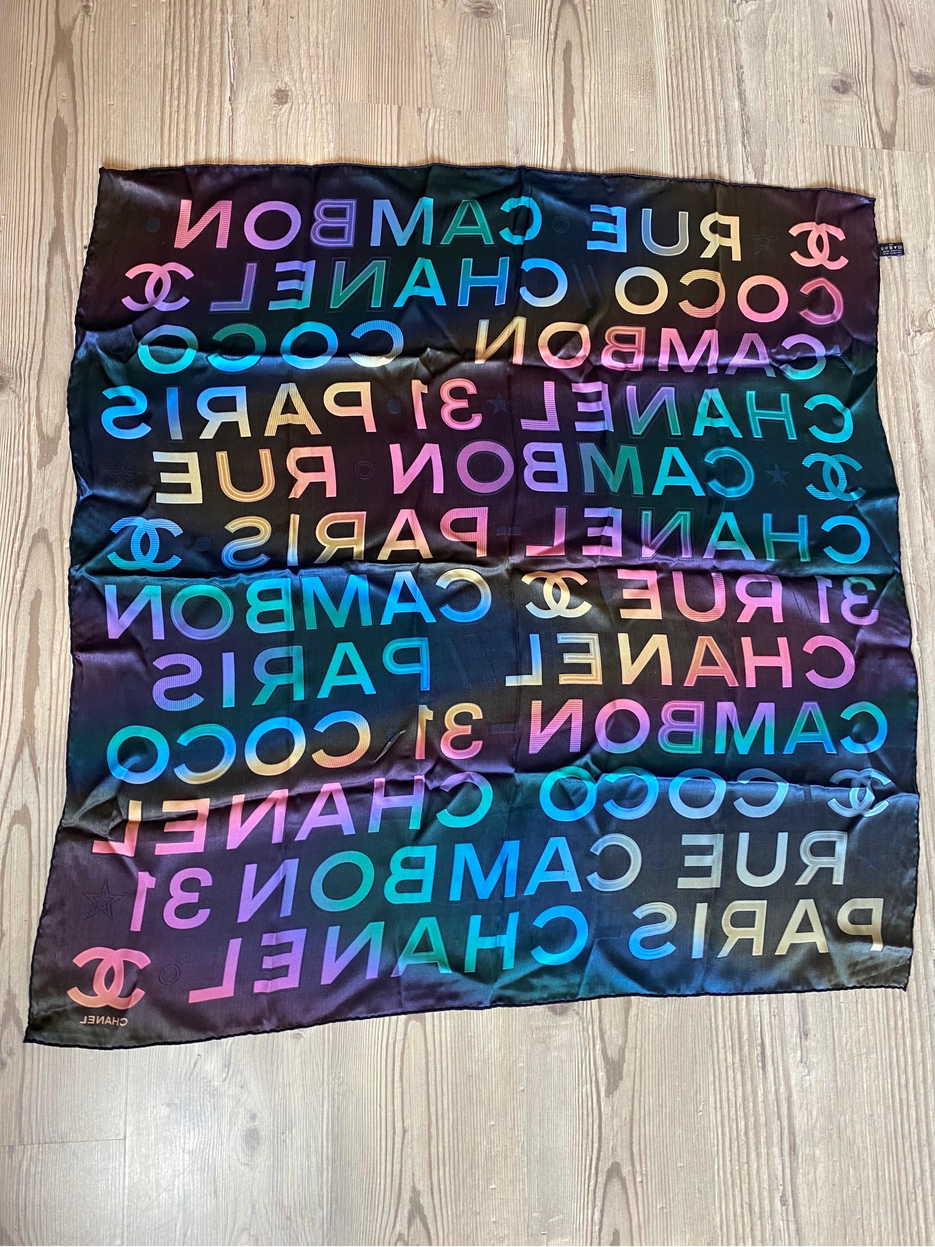 Women's or Men's Foulard carrè Chanel Cambon neon For Sale
