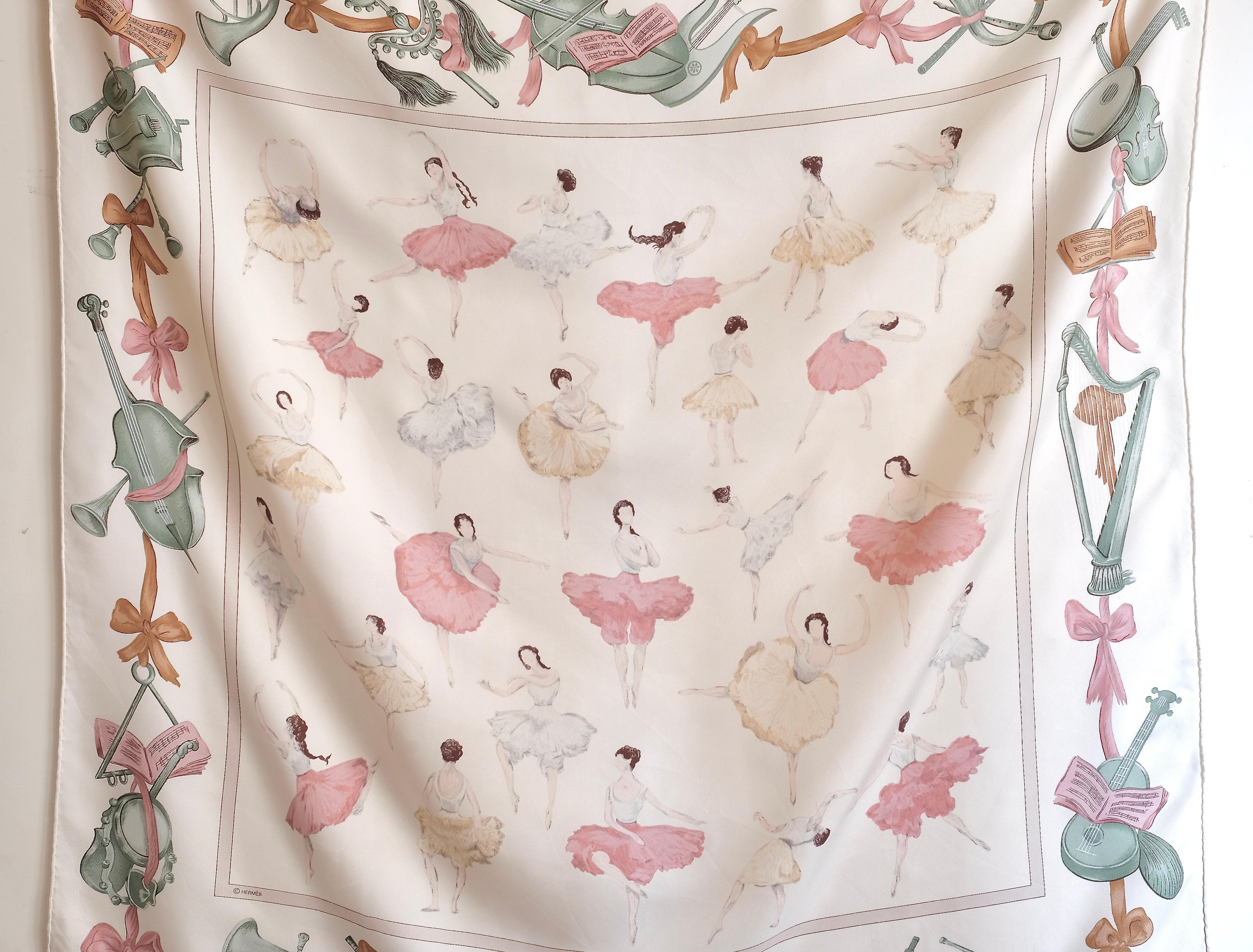 Gray Foulard Hermès