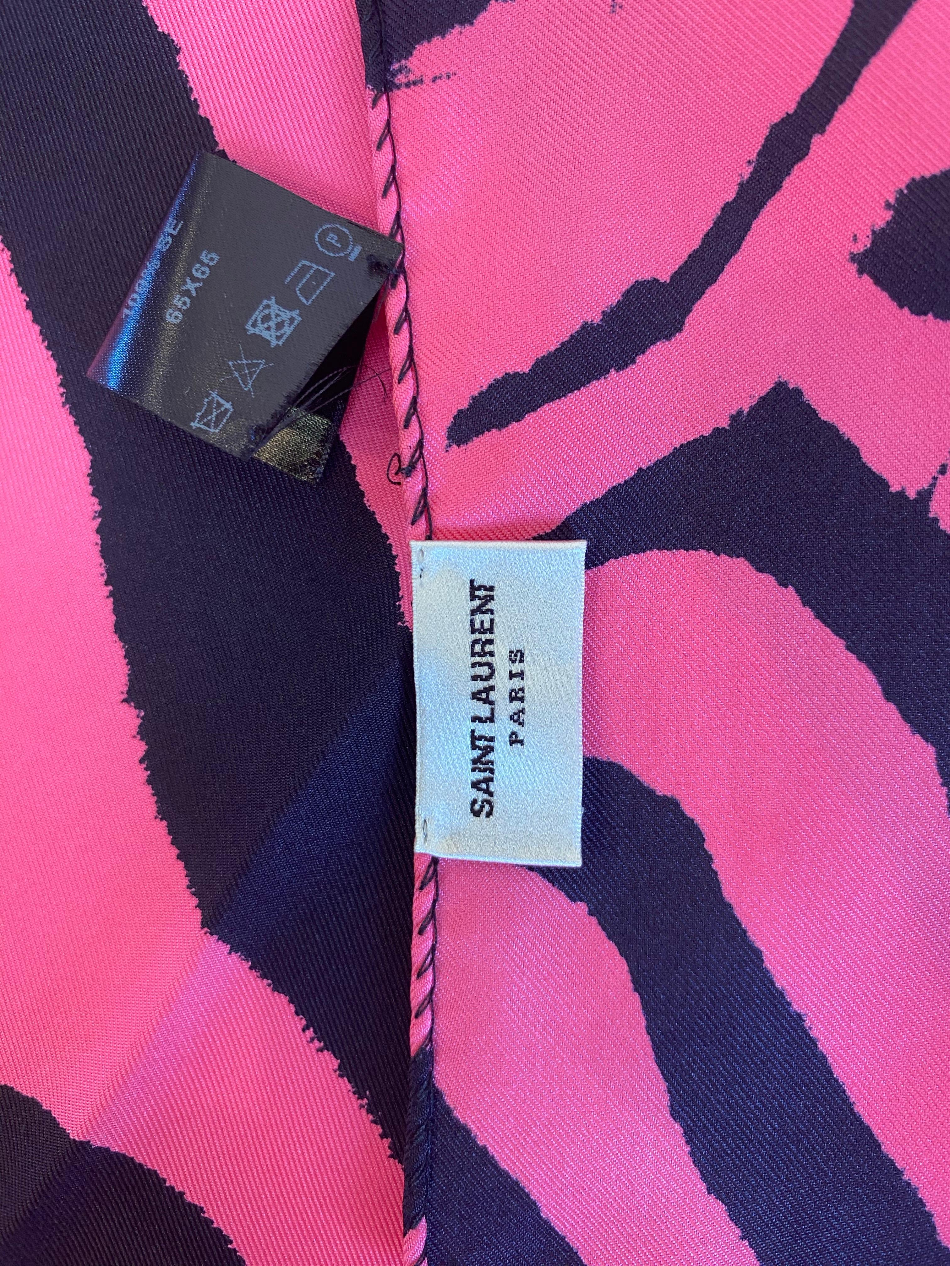 Foulard Saint Laurent zebrato rosa e nero. Negro en venta