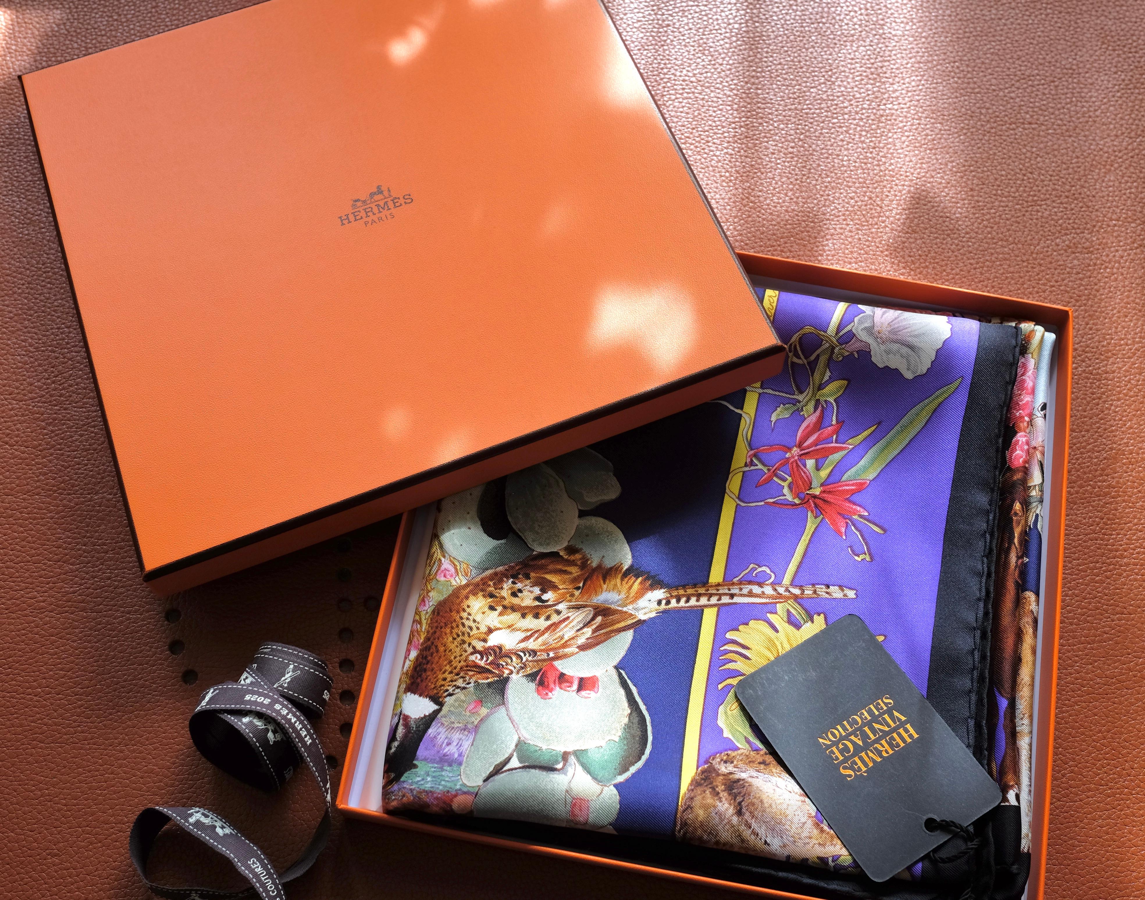 Pañuelo de seda HERMÈS en venta 1