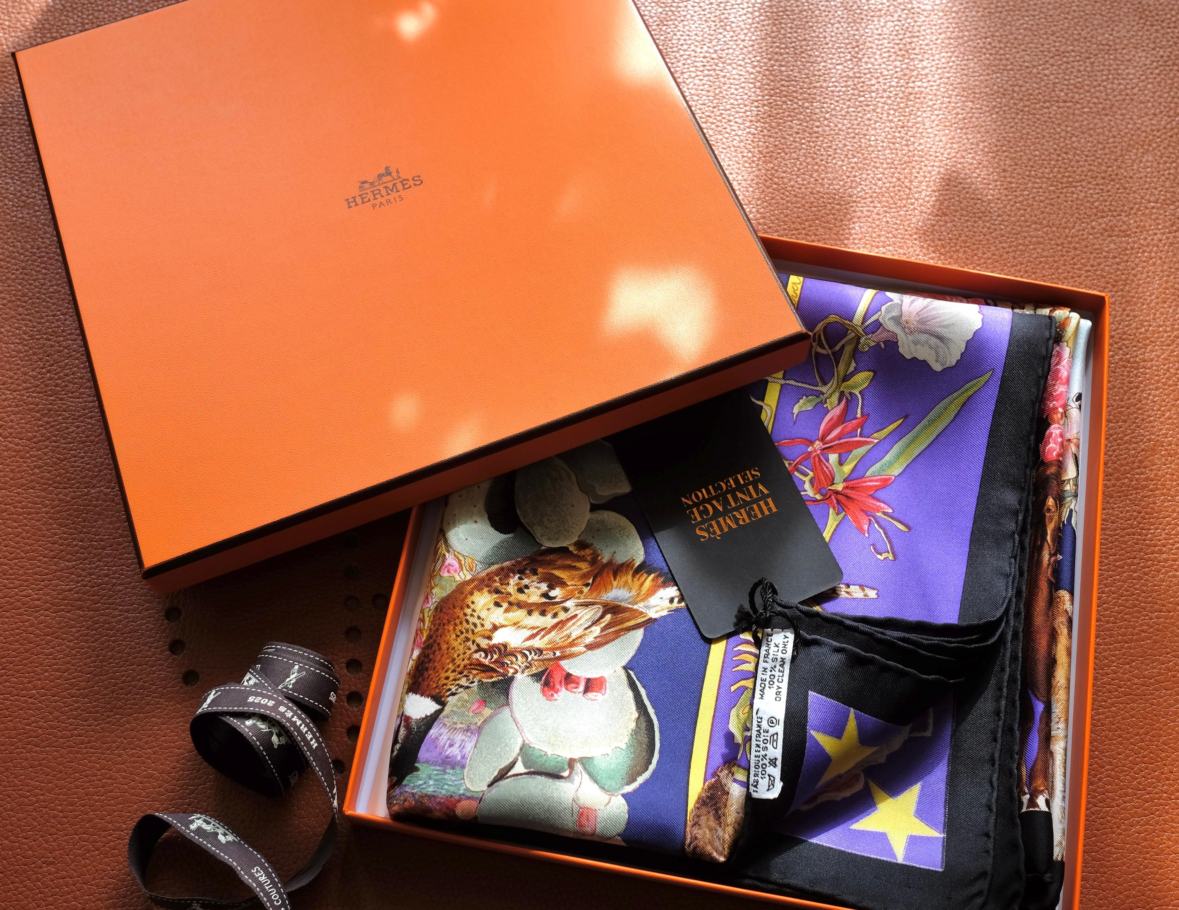 Pañuelo de seda HERMÈS en venta 2
