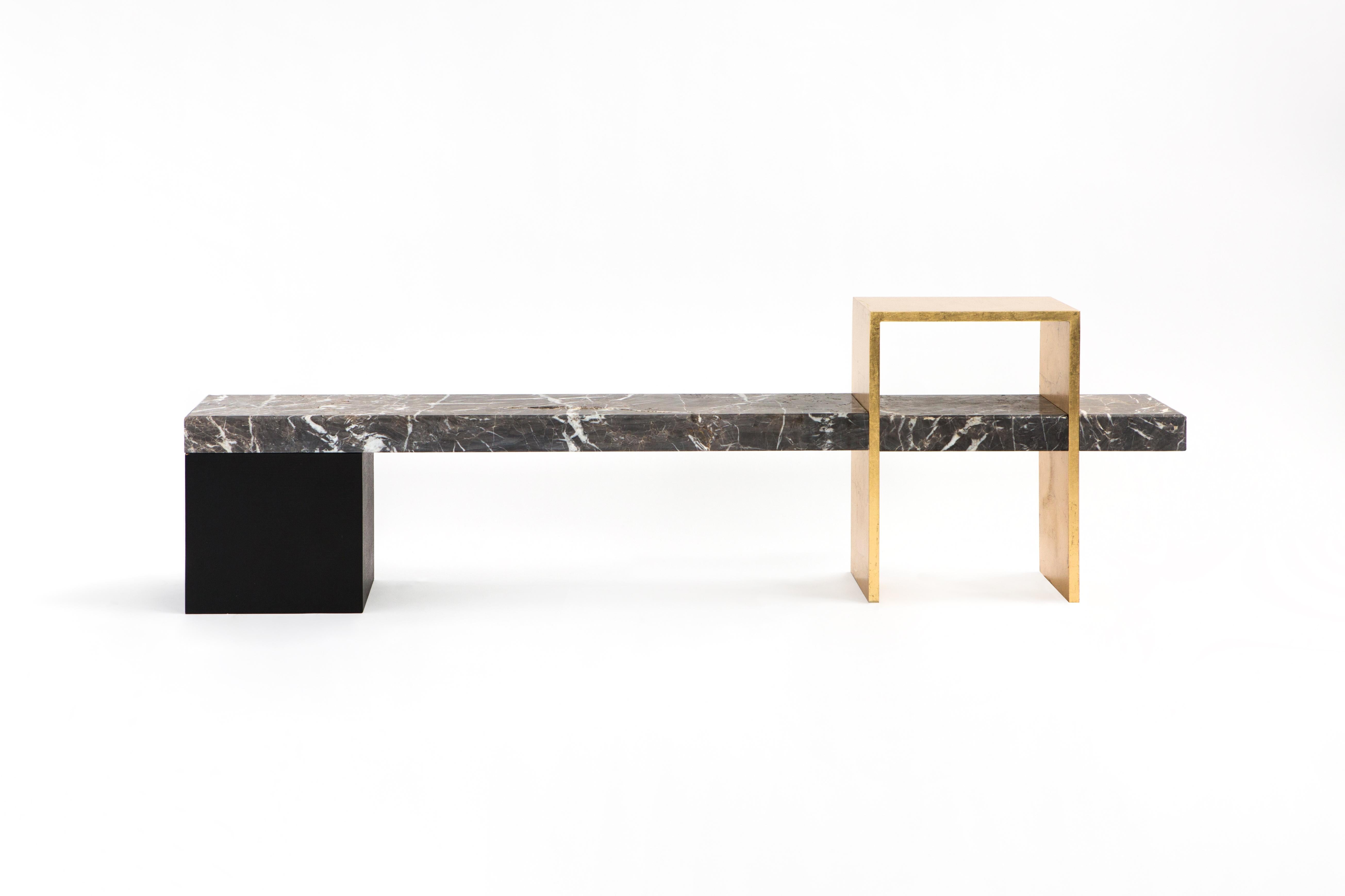 I. Bench No.2 von A Space
Abmessungen: T187 x B33 x H30 cm
MATERIALIEN: Marmor, Stahl, Blattgold, Eiche.
Holzoberflächen Verfügbar.

Im Mittelpunkt der FOUND I-Kollektion steht die Macht des Mediums, das die endgültige Form der Kunstobjekte