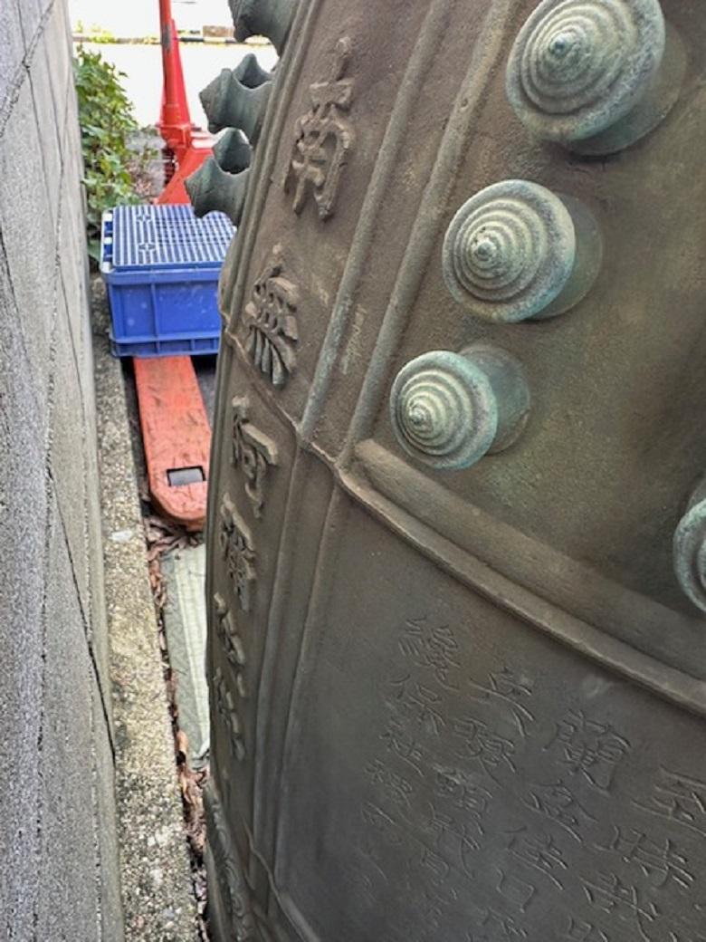 Trouvé ! Cloche de paix japonaise géante en bronze de 45 pouces de haut en vente 2