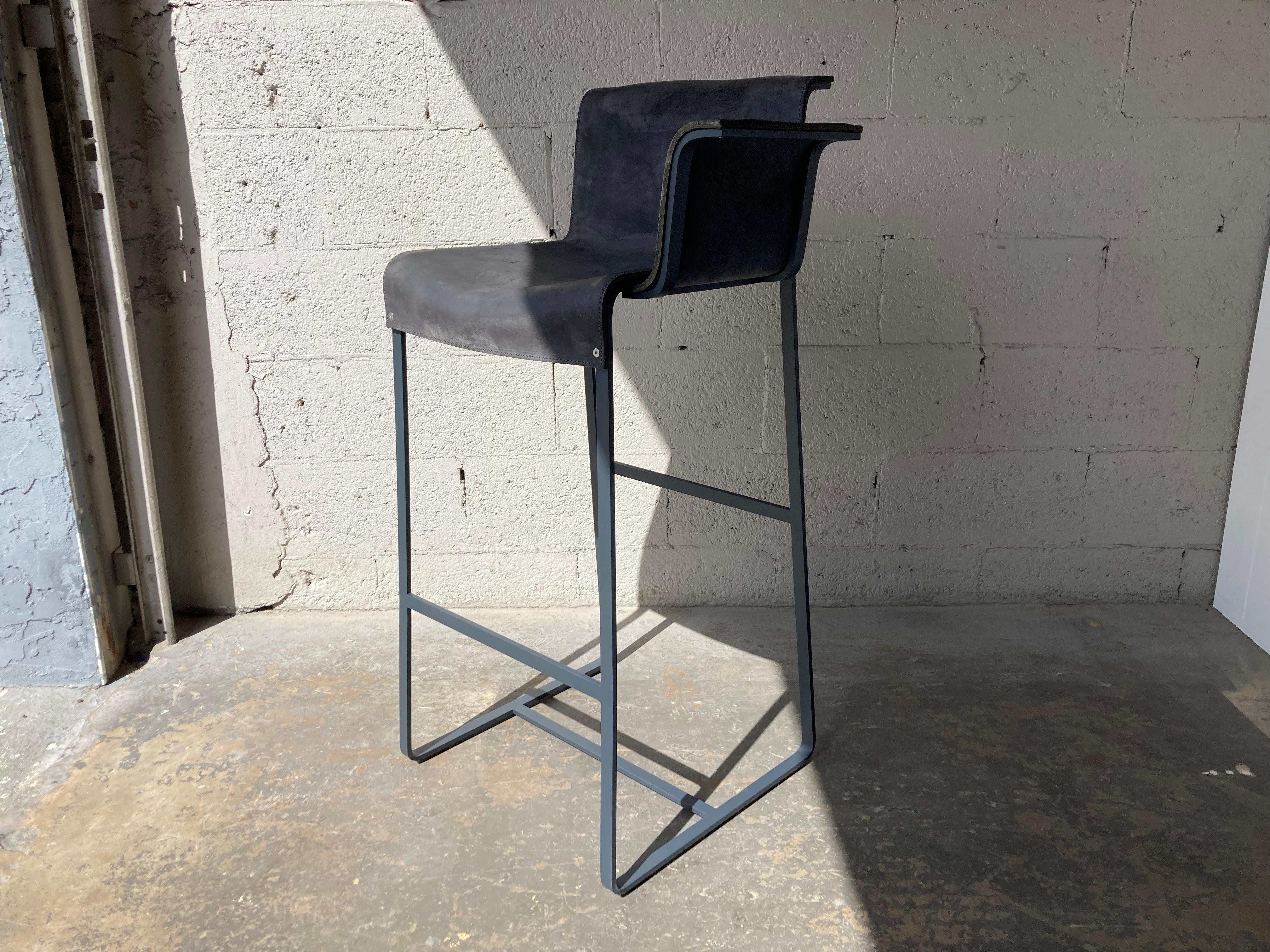 Contemporary Founded Bar Stool, Design by Richard Schipper for Qliv, Saddle Leather, Steel For Sale
